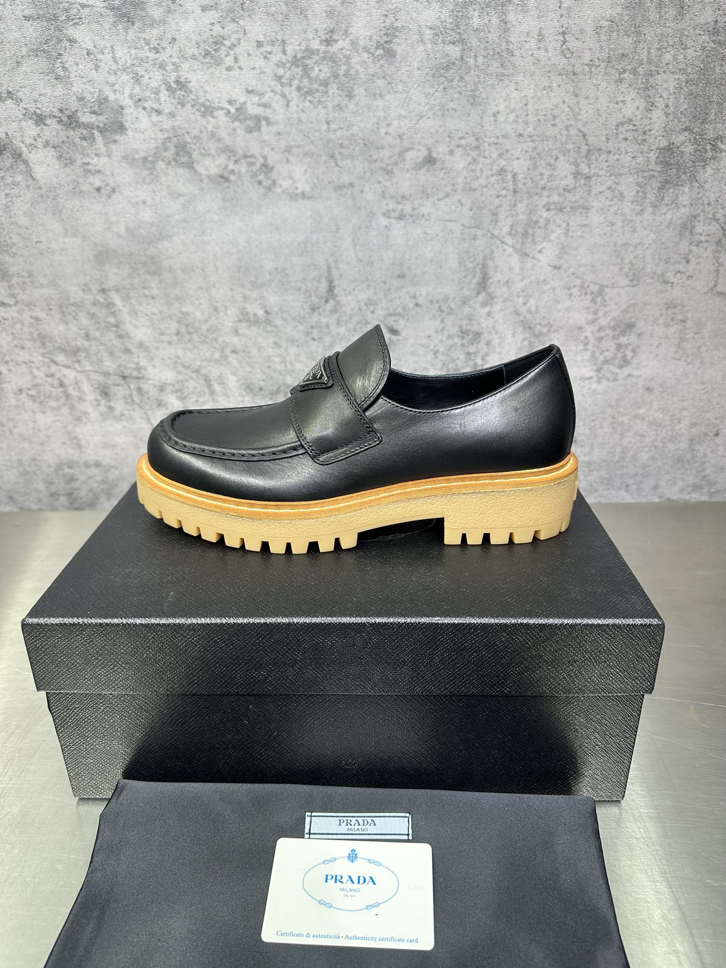 Basic Shoes M