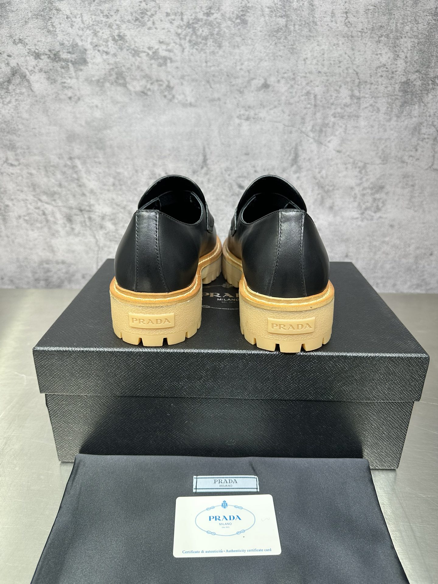 Basic Shoes M