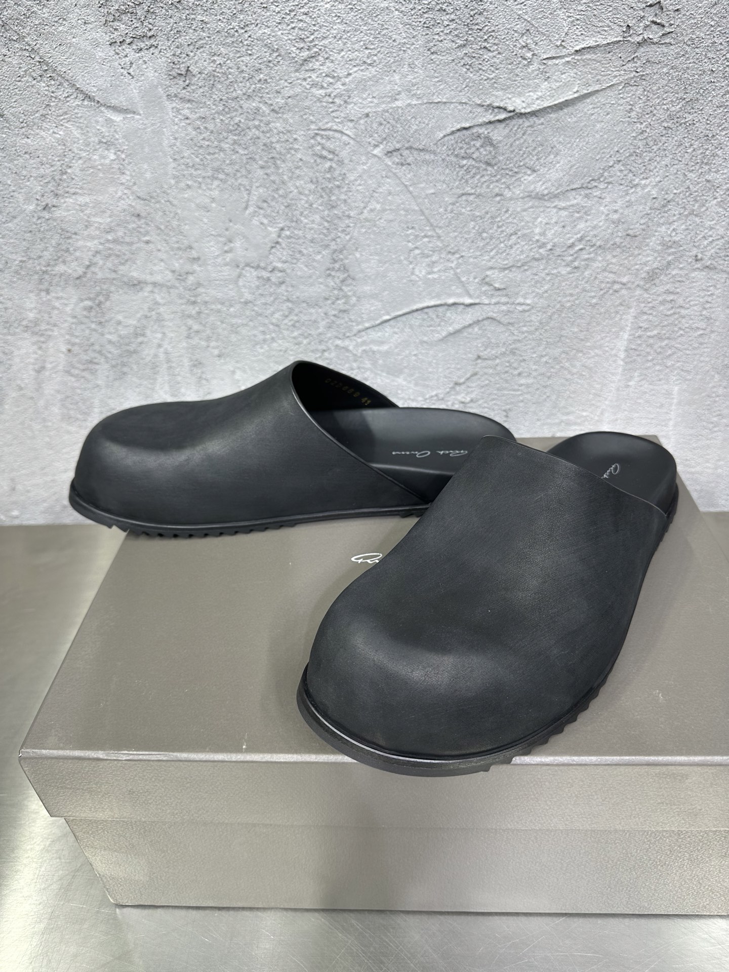 Slippers Black 46