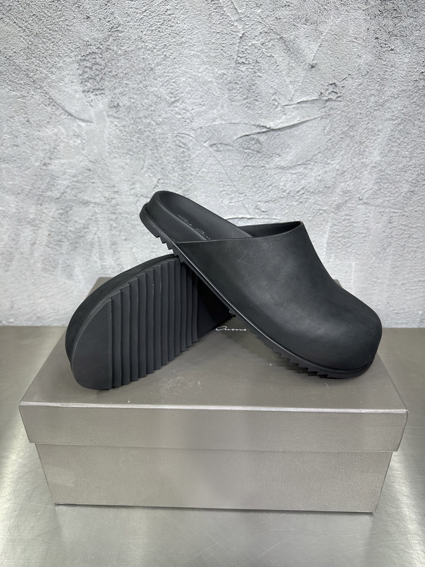 Slippers Black 46