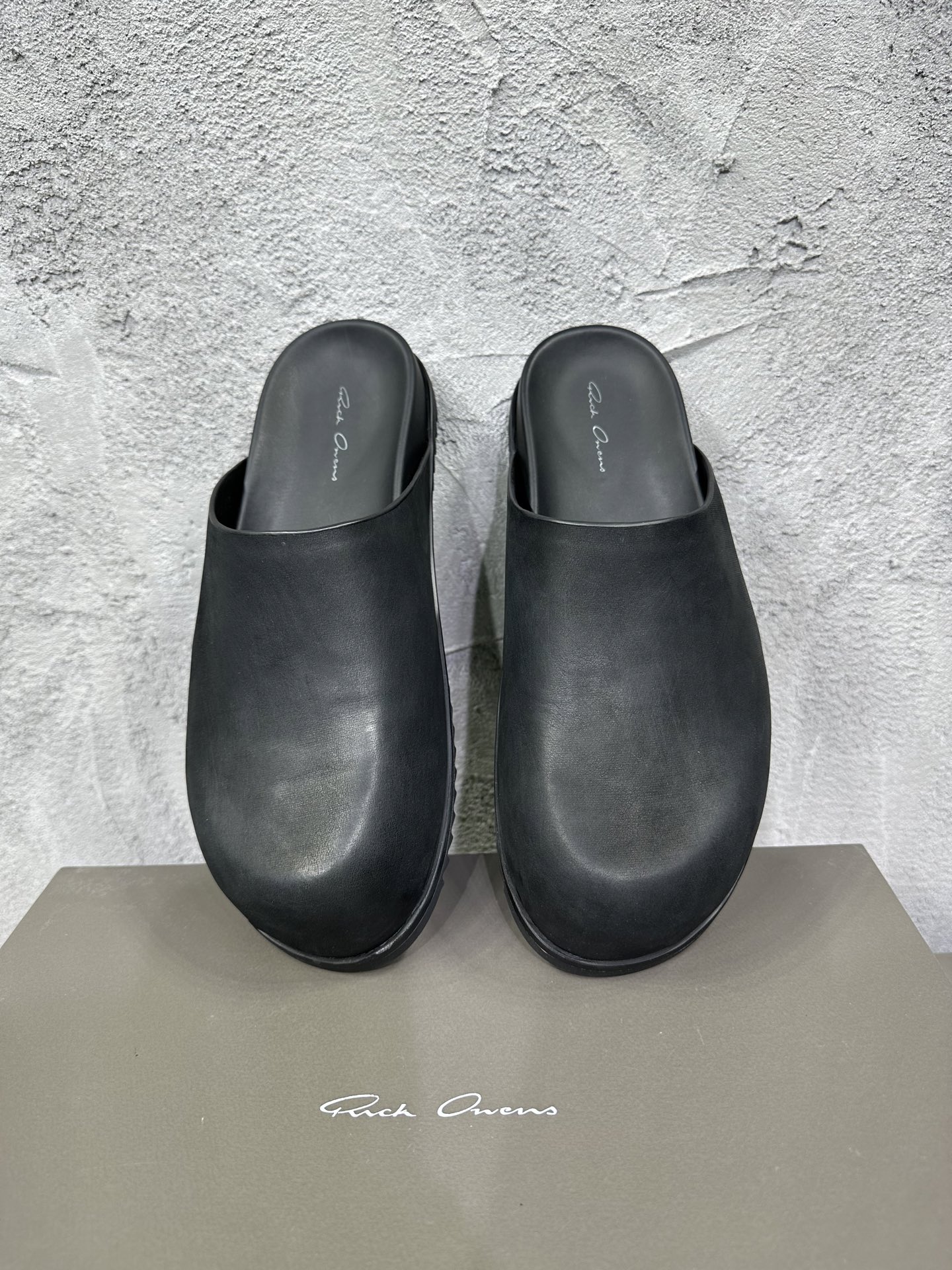 Slippers Black 46