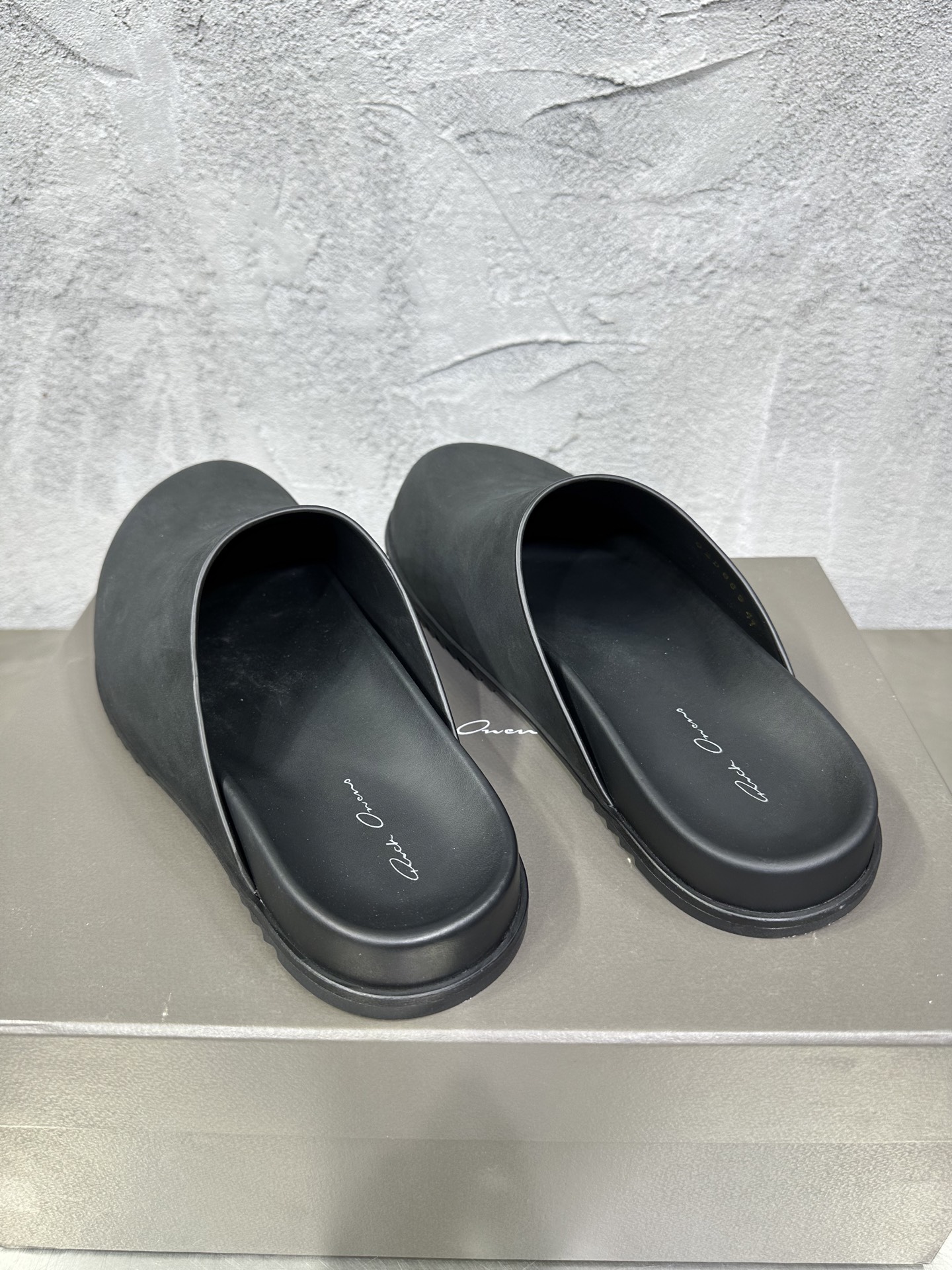 Slippers Black 46