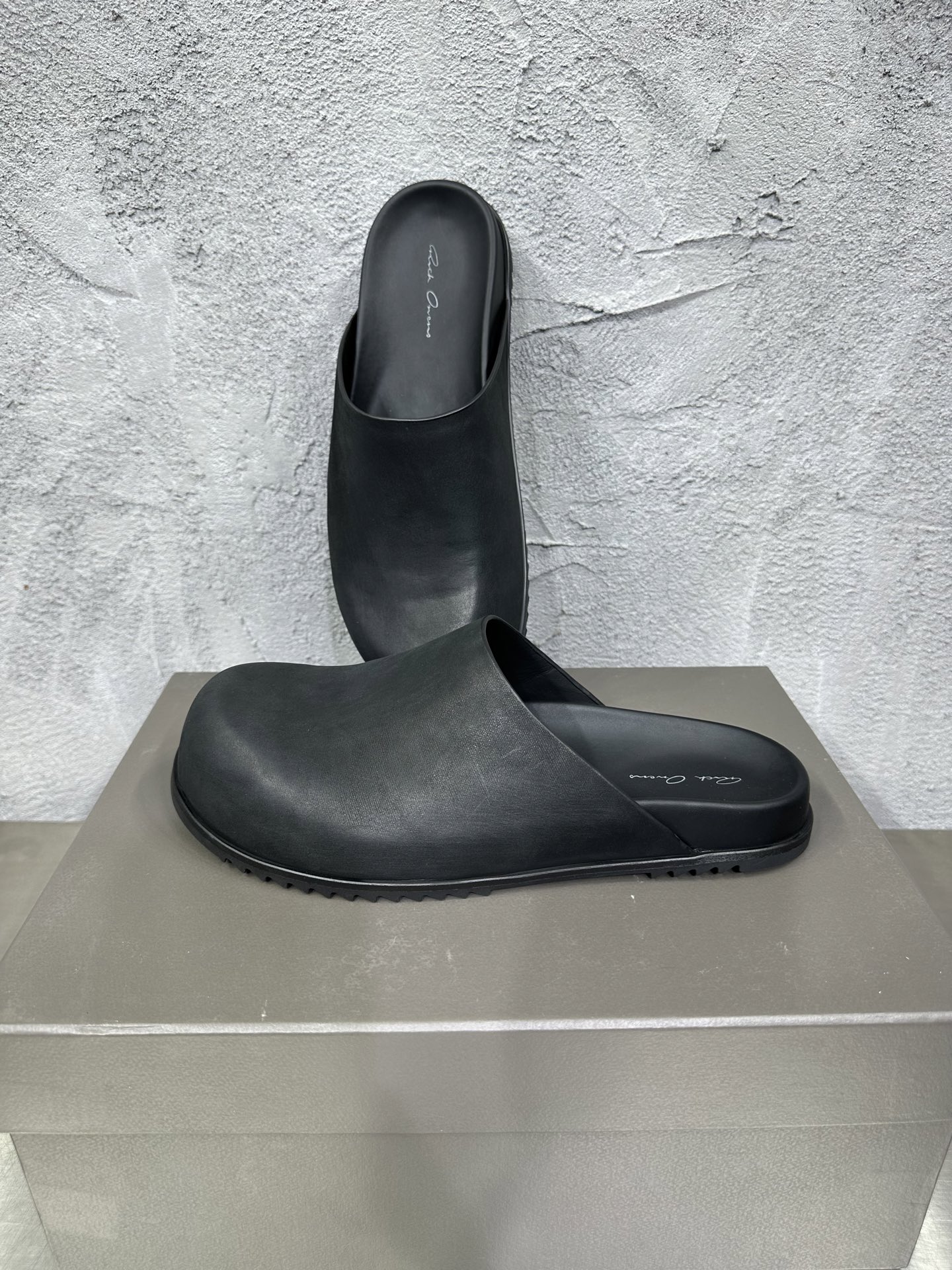 Slippers Black 46
