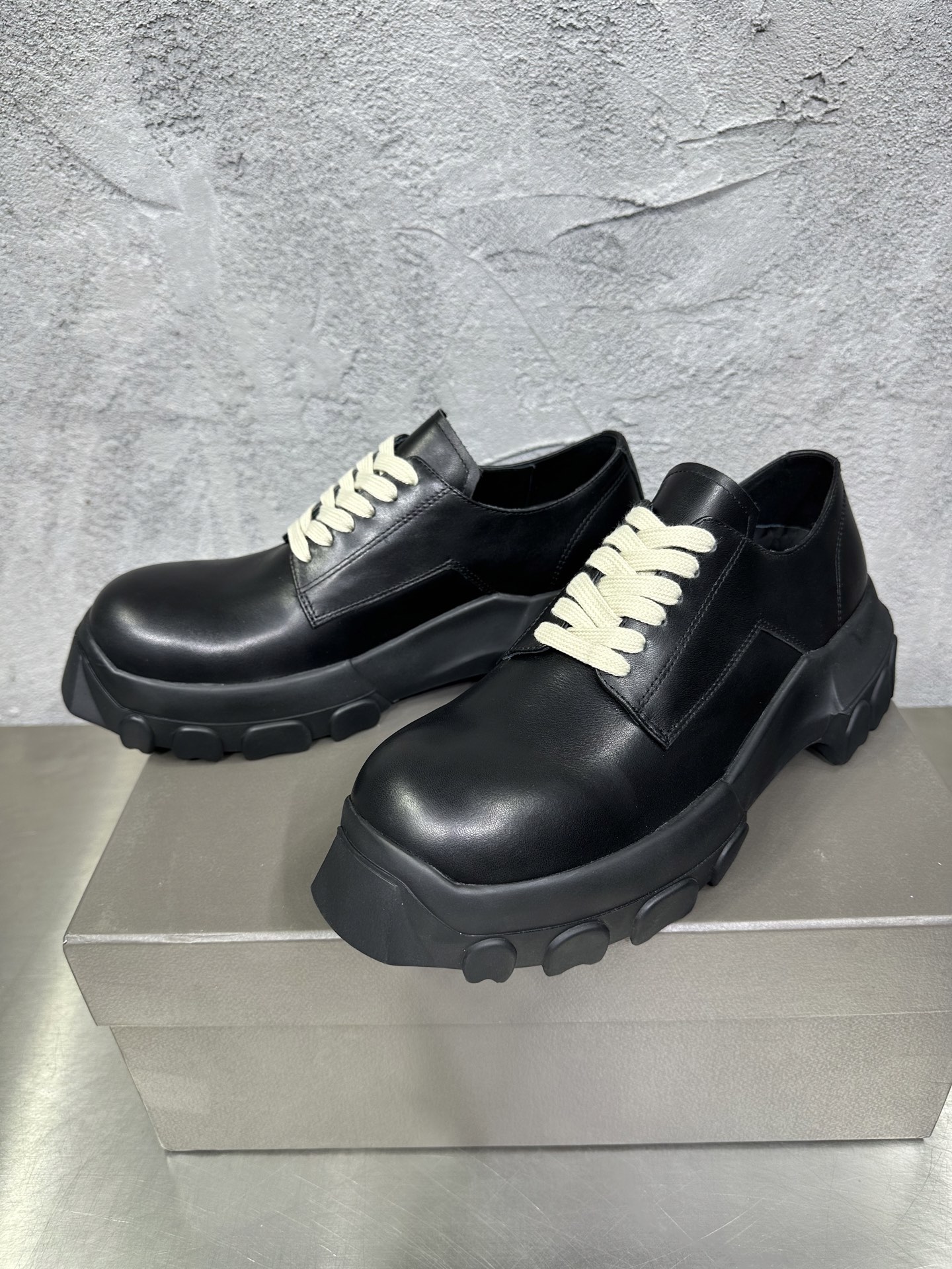 Basic Shoes Black 46