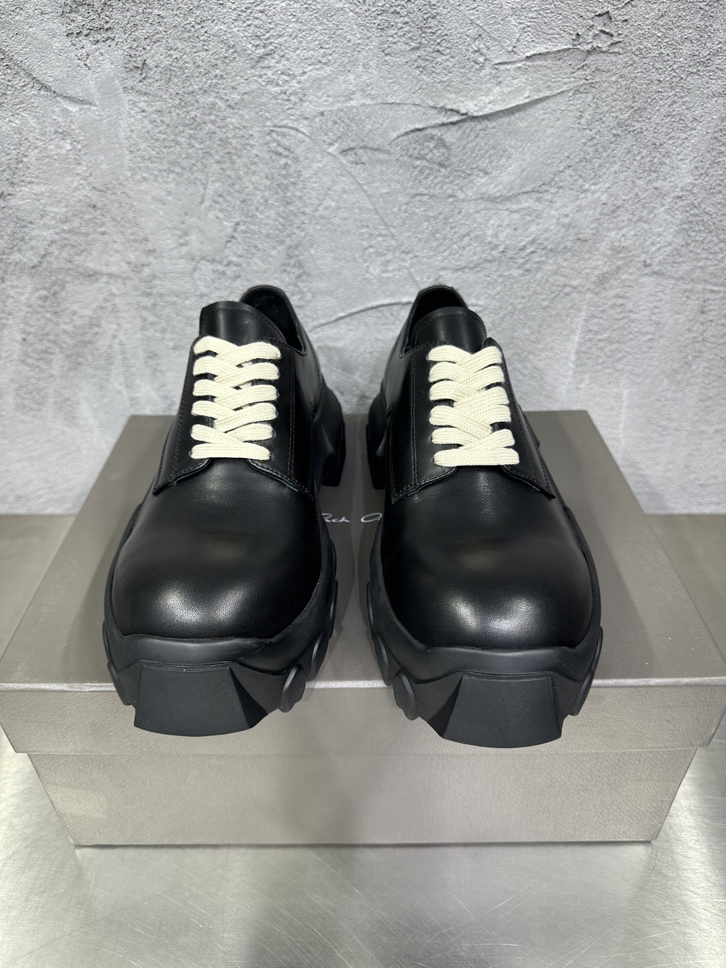 Basic Shoes Black 46