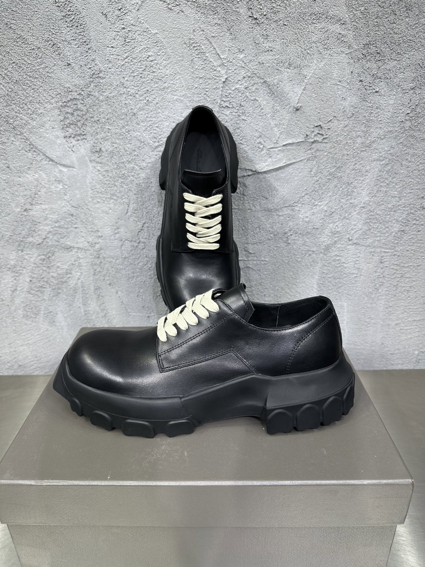 Basic Shoes Black 46