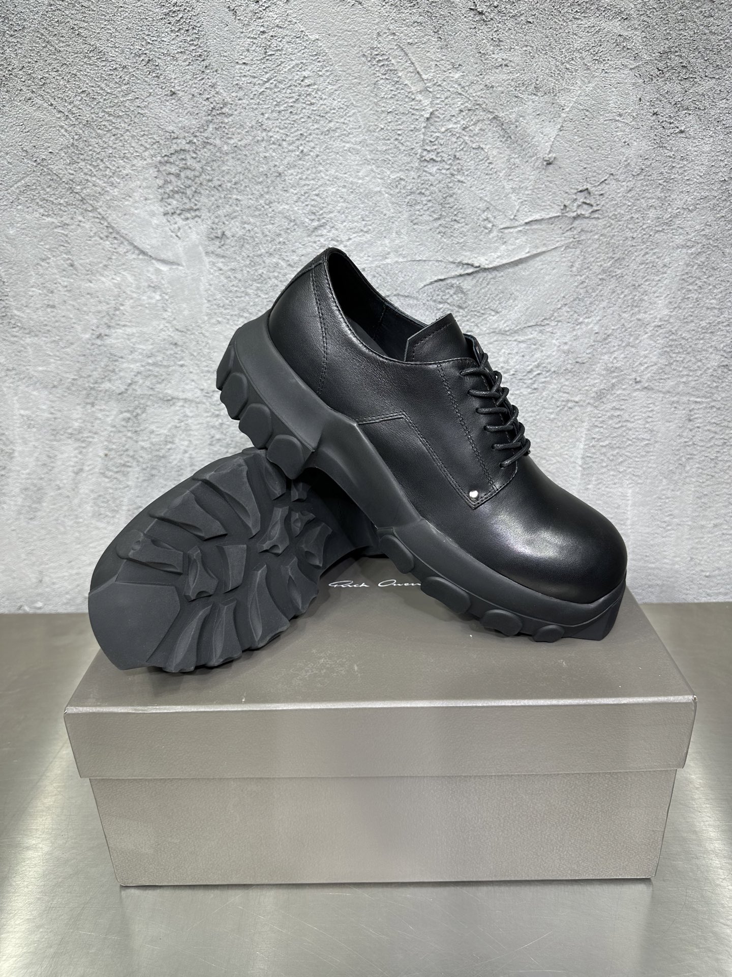 Basic Shoes Black 46