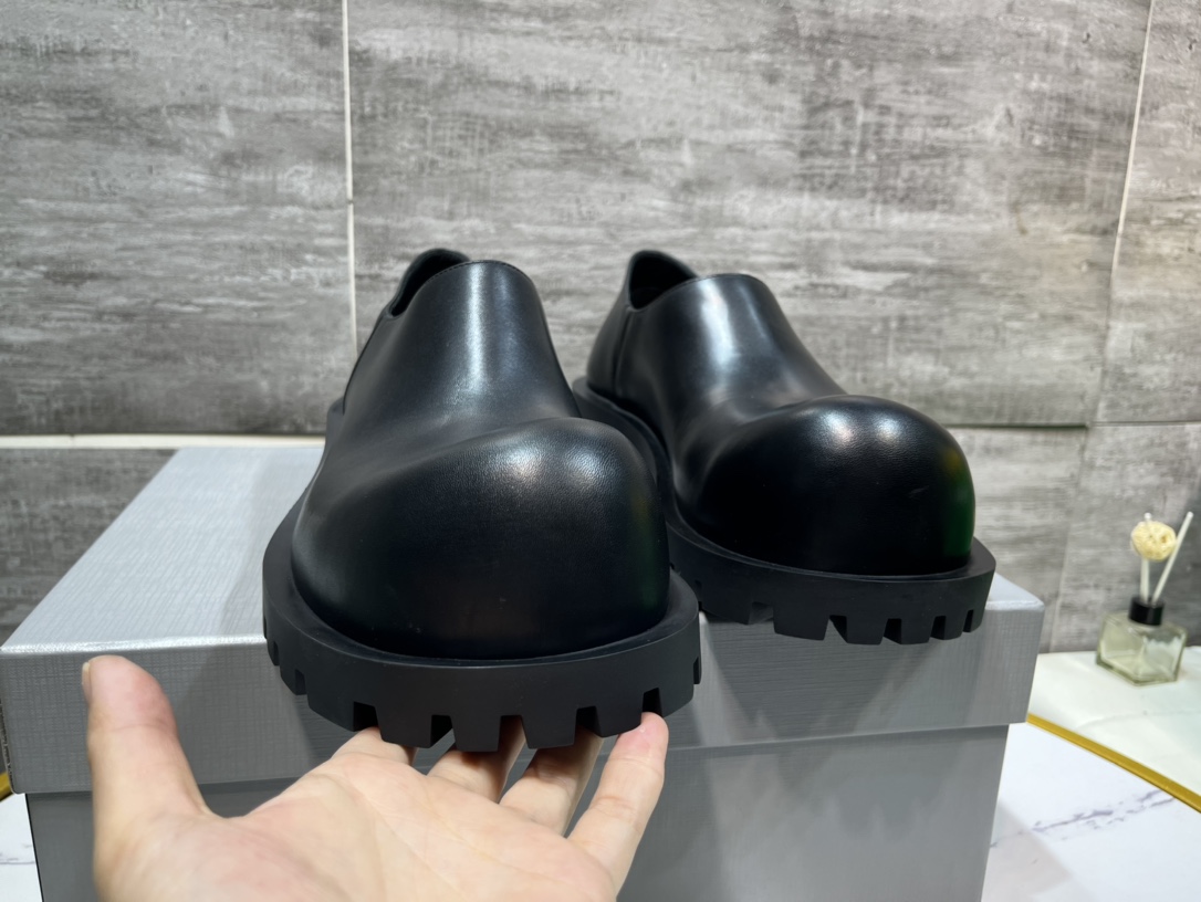 Balenciaga Leather Shoes Cow Leather M-l