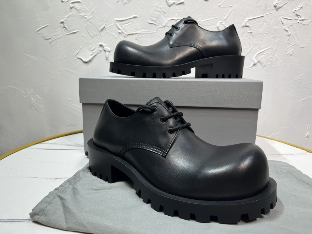 Balenciaga Leather Shoes Cow Leather M
