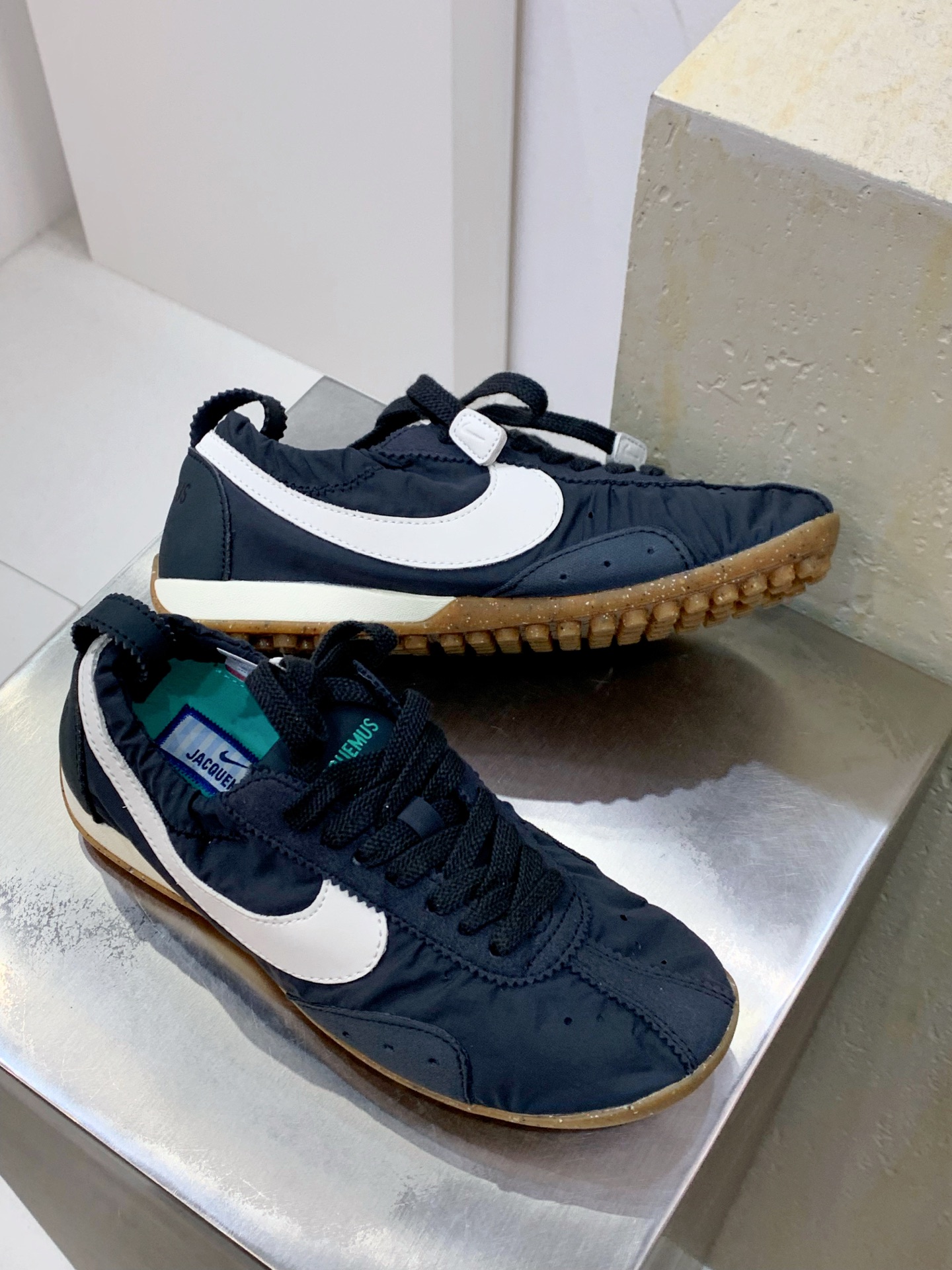 Nike Sneakers Red M-s