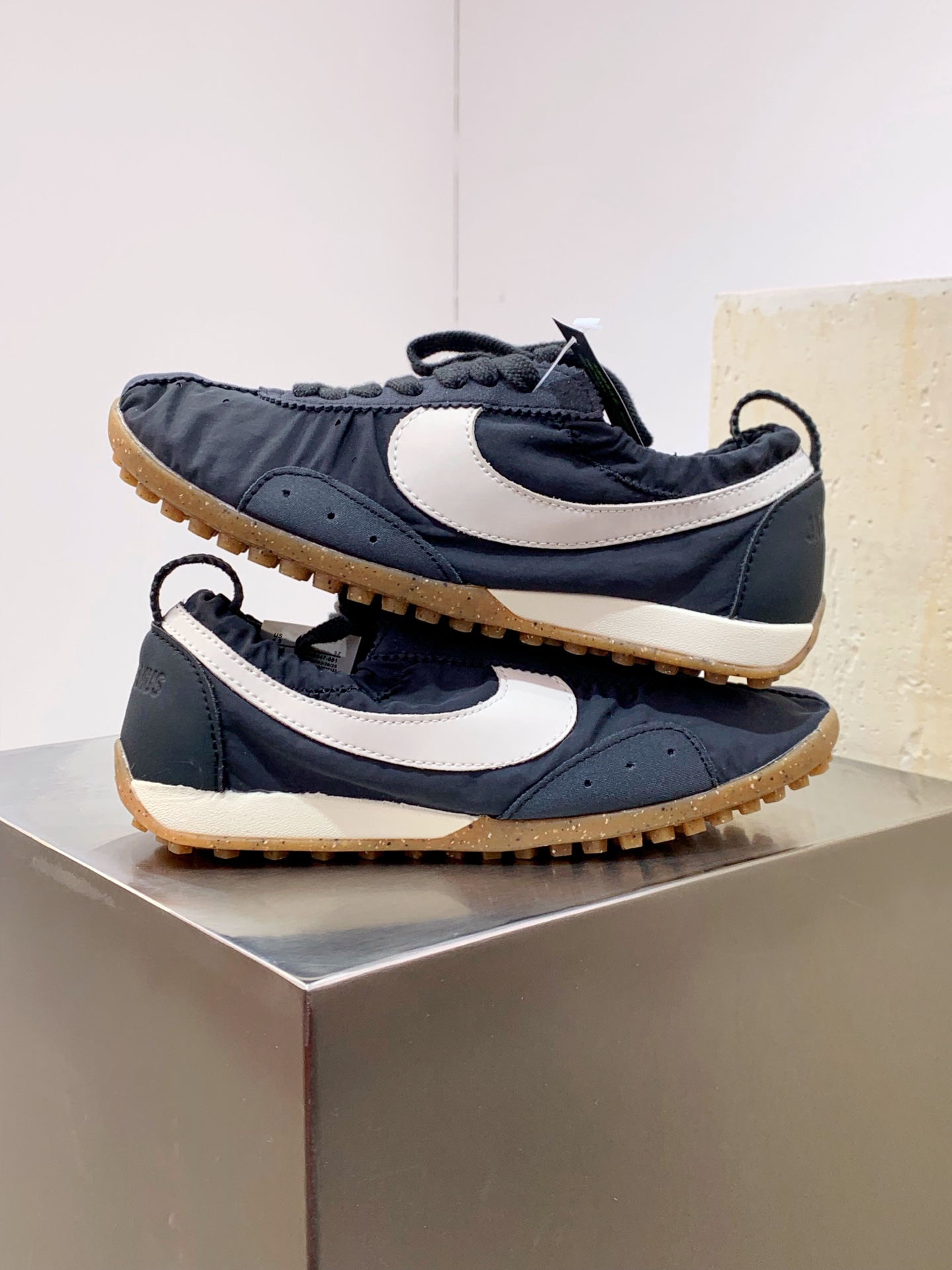 Nike Sneakers Red M-s