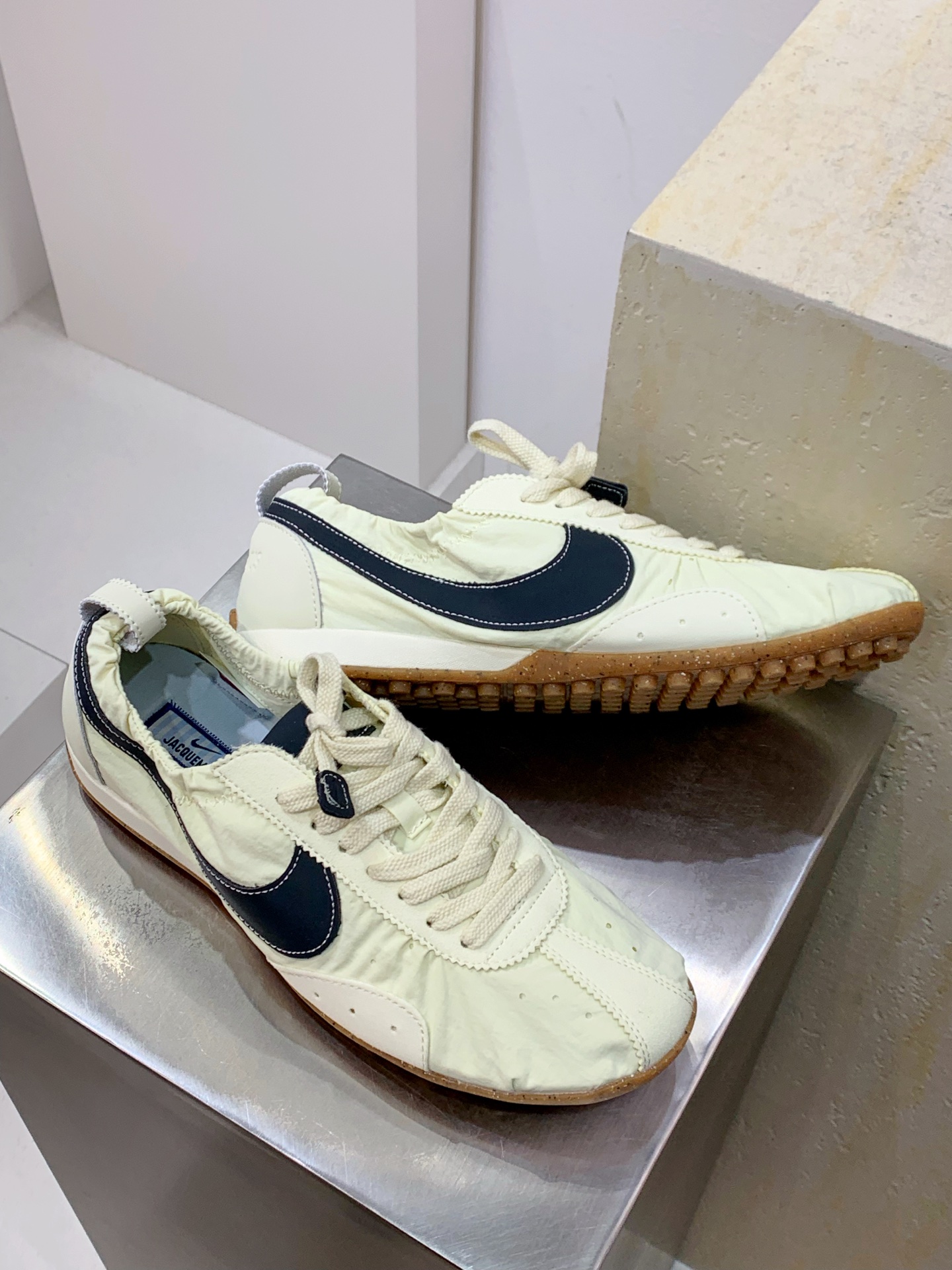 Nike Sneakers Red M-s