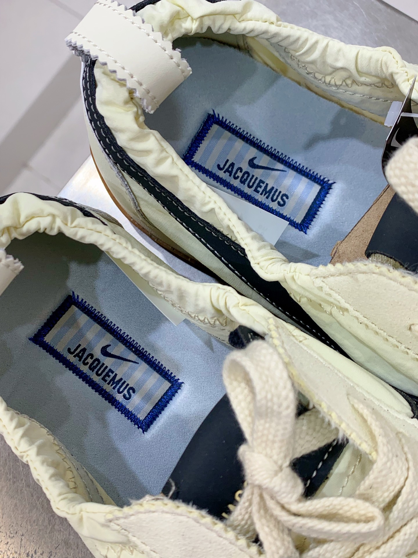 Nike Sneakers Red M-s