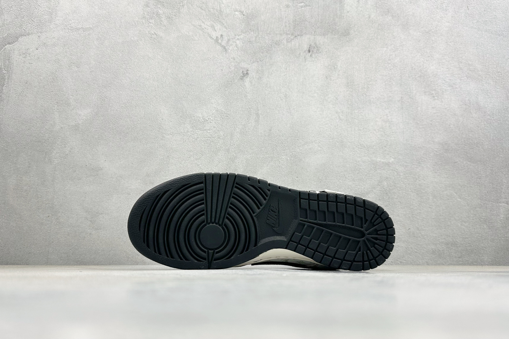 Louis Vuitton Nike Basic Shoes Black M-l-s