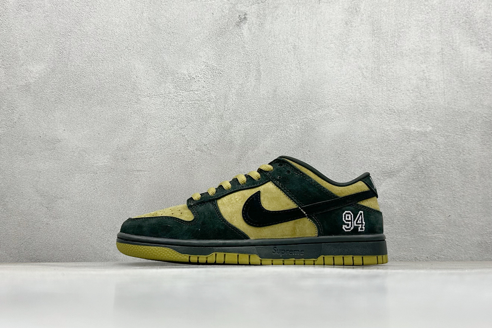 Nike Supreme Basic Shoes M-l-s