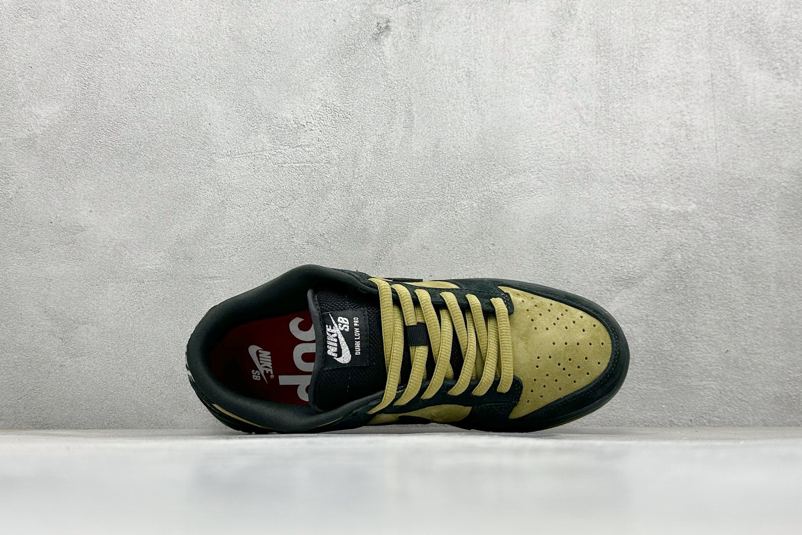 Nike Supreme Basic Shoes M-l-s