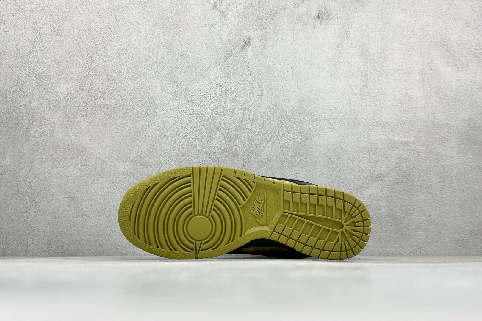 Nike Supreme Basic Shoes M-l-s