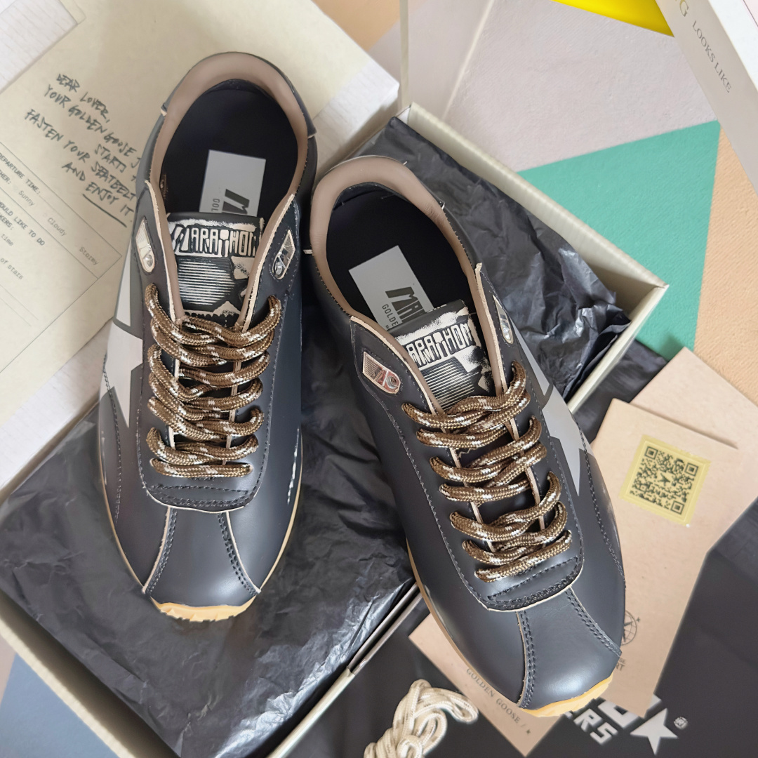 Golden Goose Female Sneakers Breathable M-s