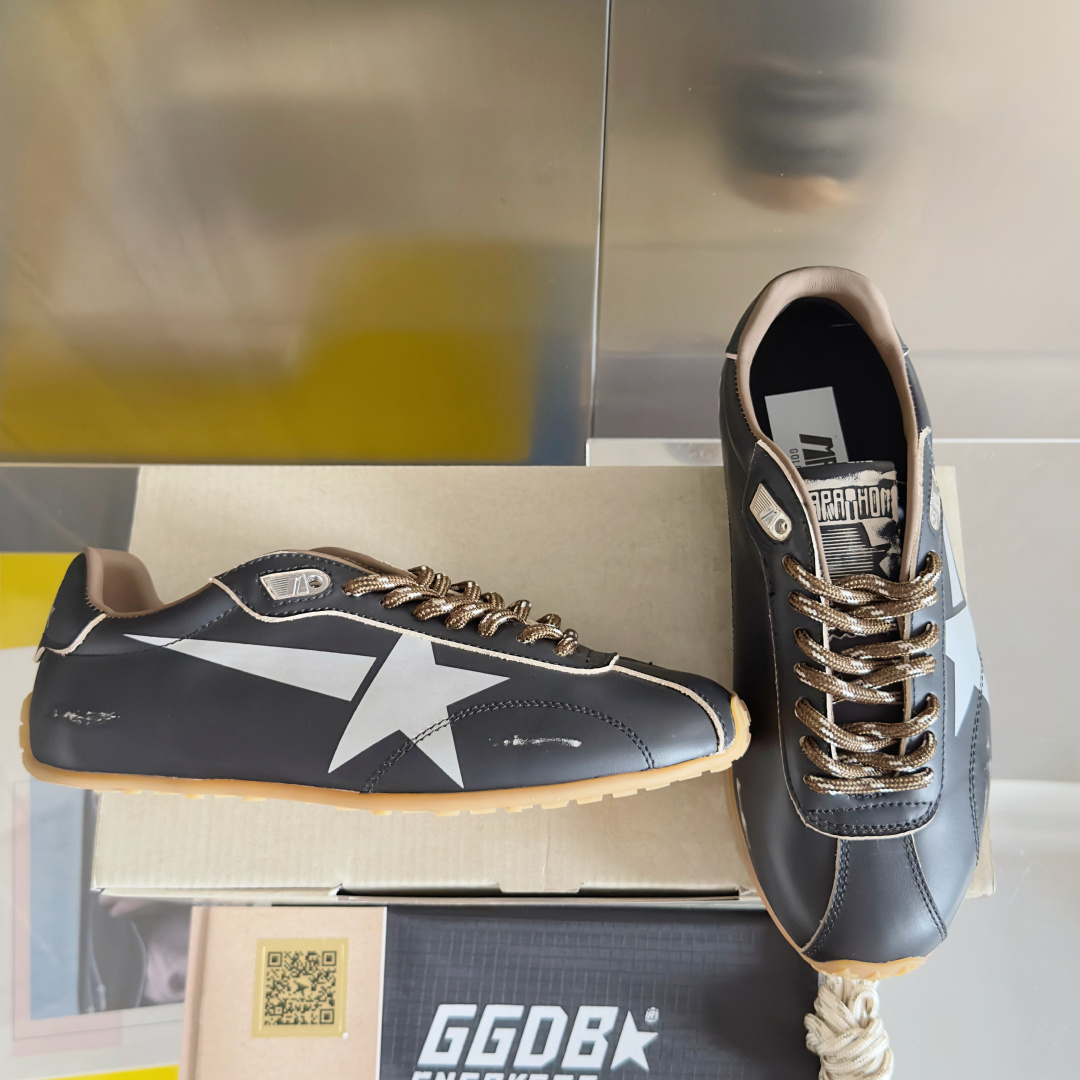 Golden Goose Female Sneakers Breathable M-s