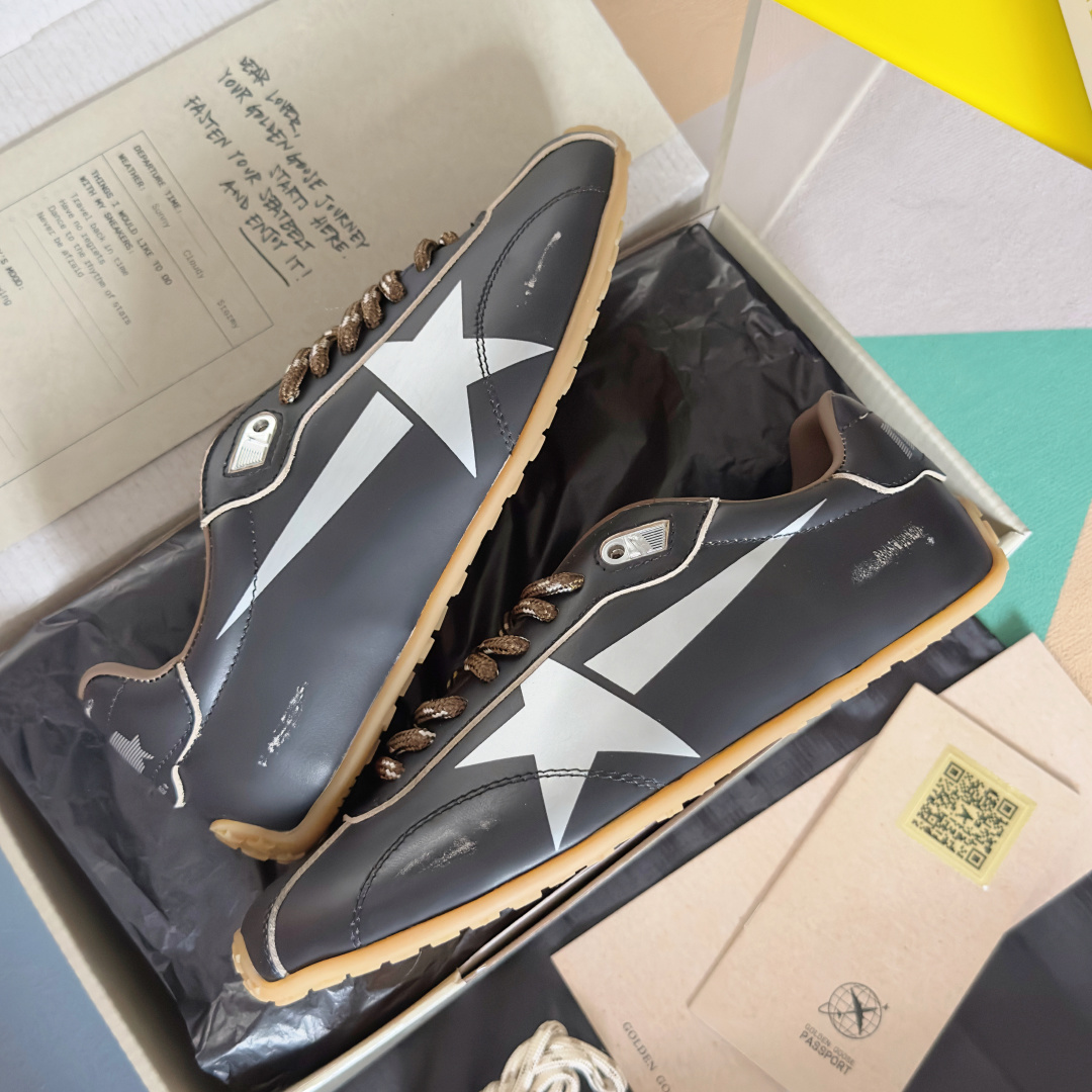 Golden Goose Female Sneakers Breathable M-s