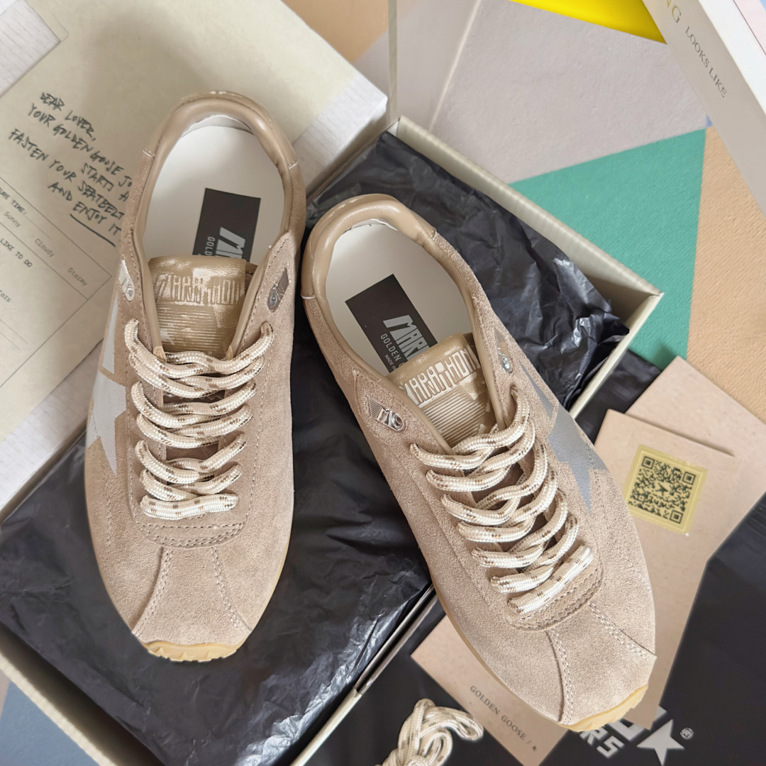 Golden Goose Female Sneakers Breathable M-s