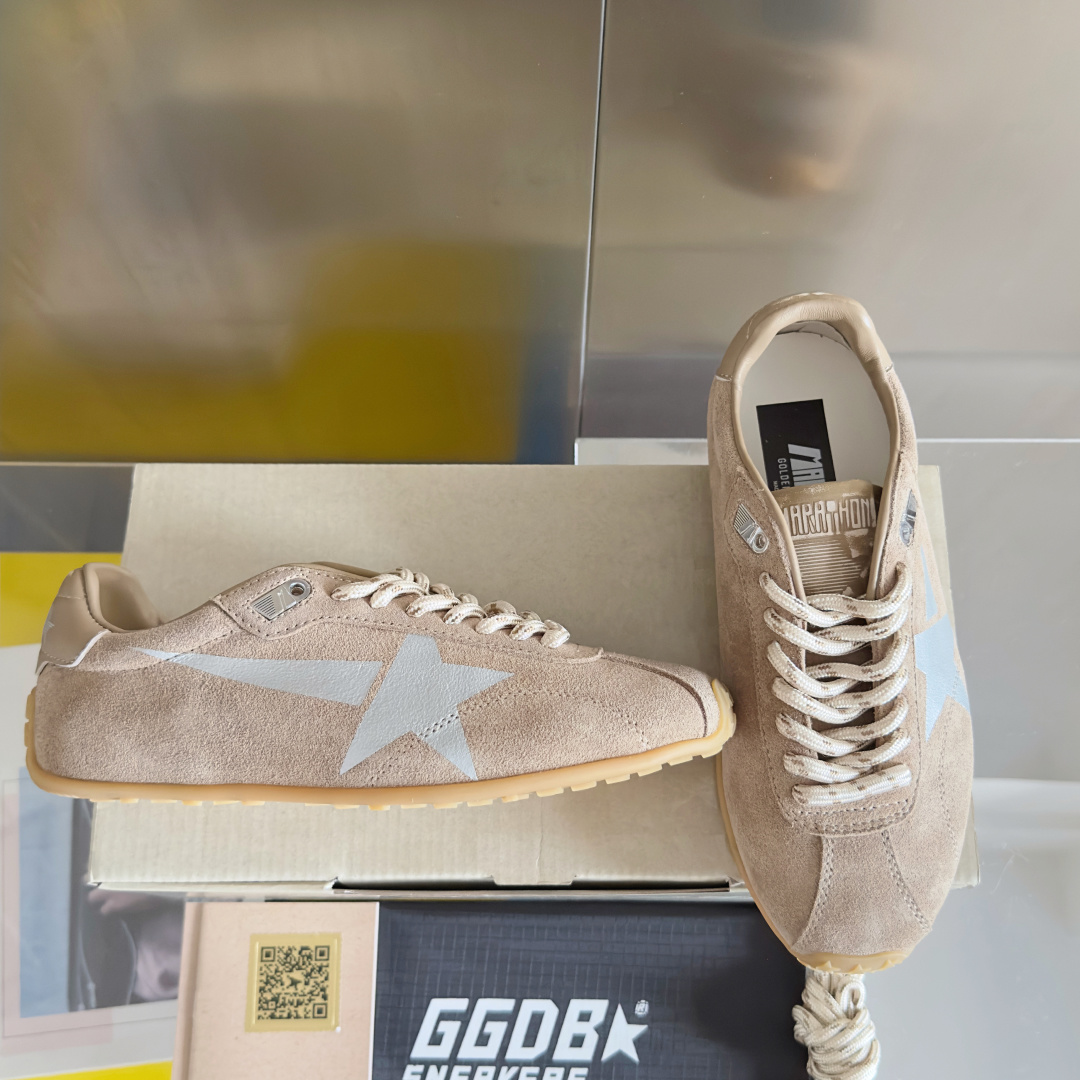 Golden Goose Female Sneakers Breathable M-s