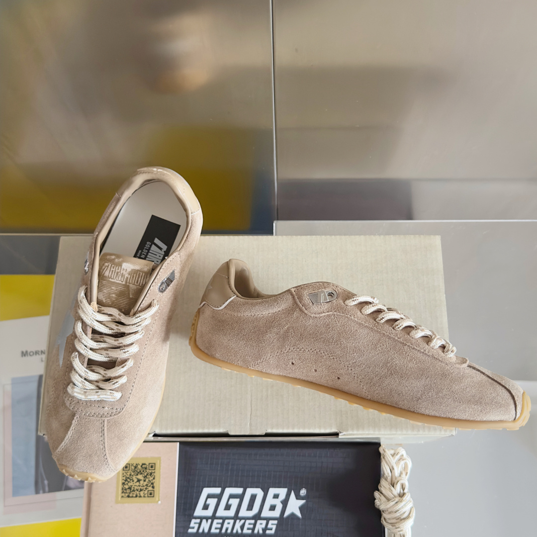 Golden Goose Female Sneakers Breathable M-s