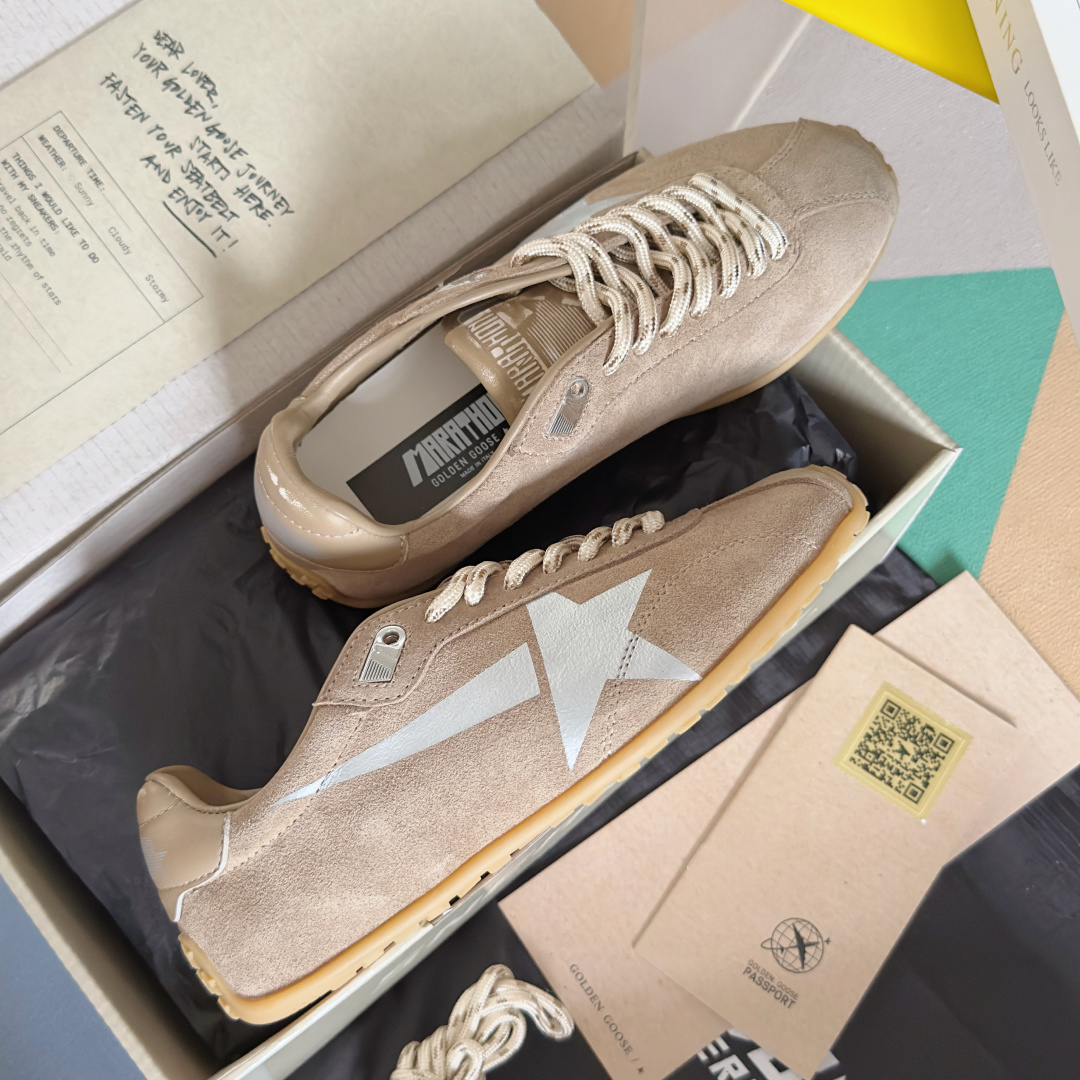 Golden Goose Female Sneakers Breathable M-s