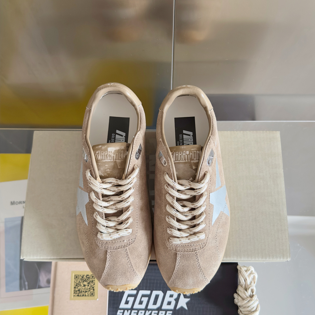 Golden Goose Female Sneakers Breathable M-s