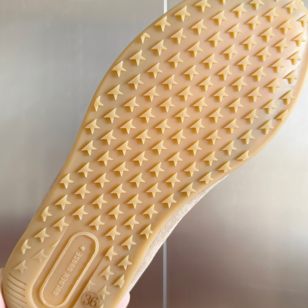 Golden Goose Female Sneakers Breathable M-s