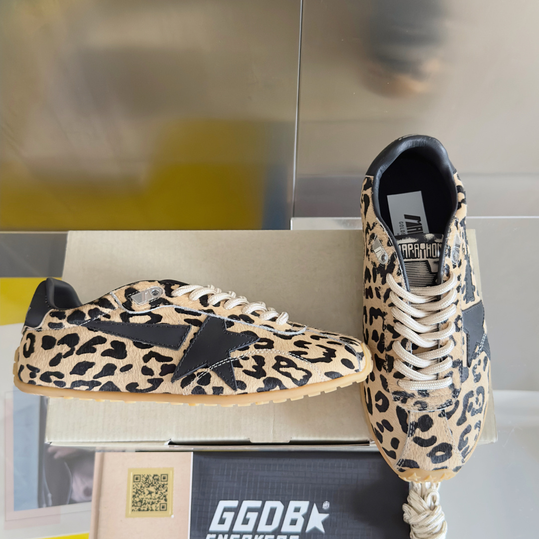 Golden Goose Female Sneakers Breathable M-s