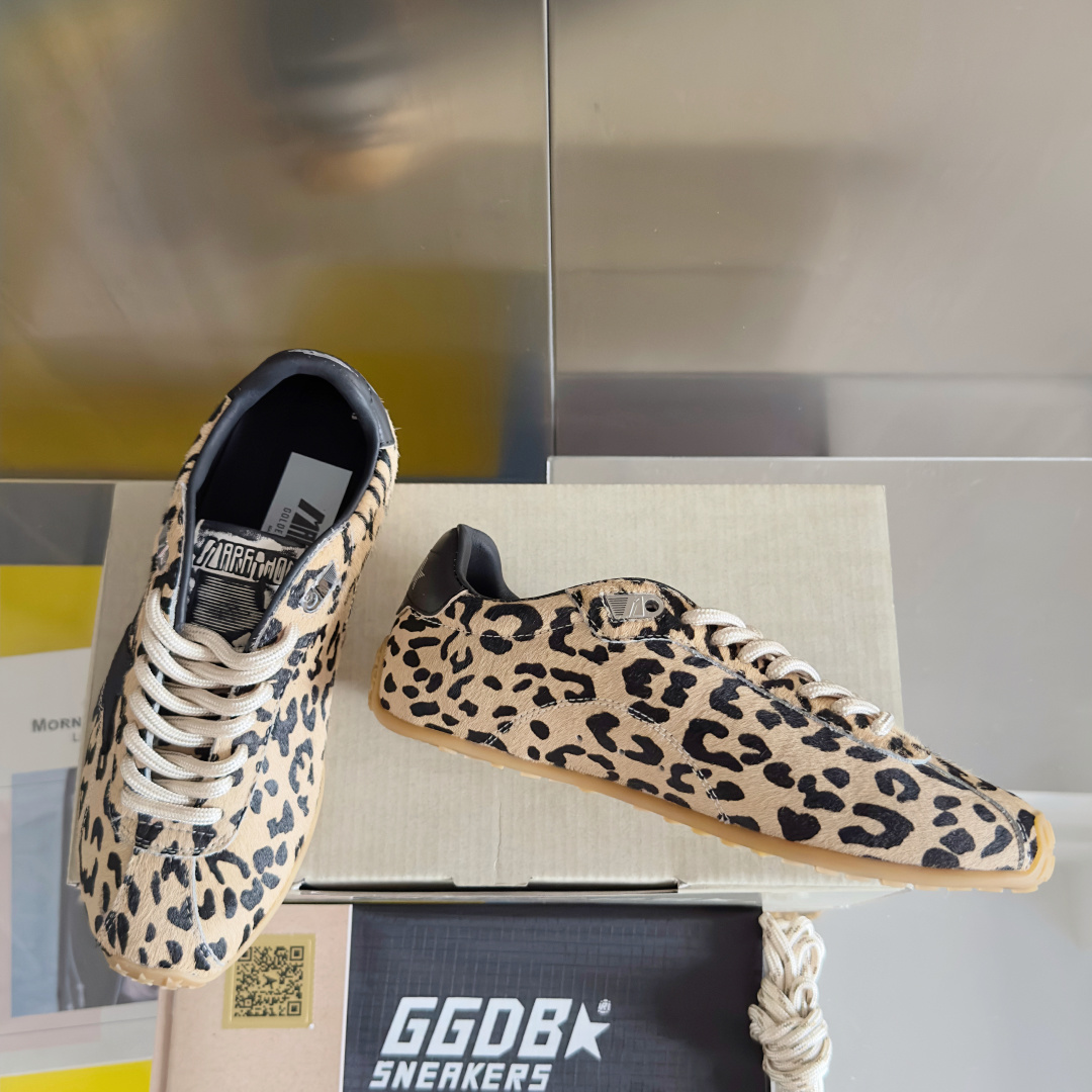 Golden Goose Female Sneakers Breathable M-s