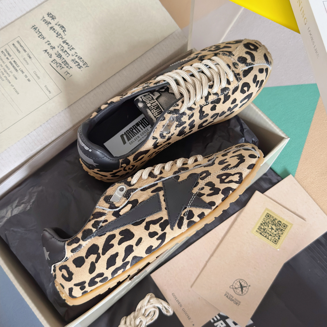 Golden Goose Female Sneakers Breathable M-s