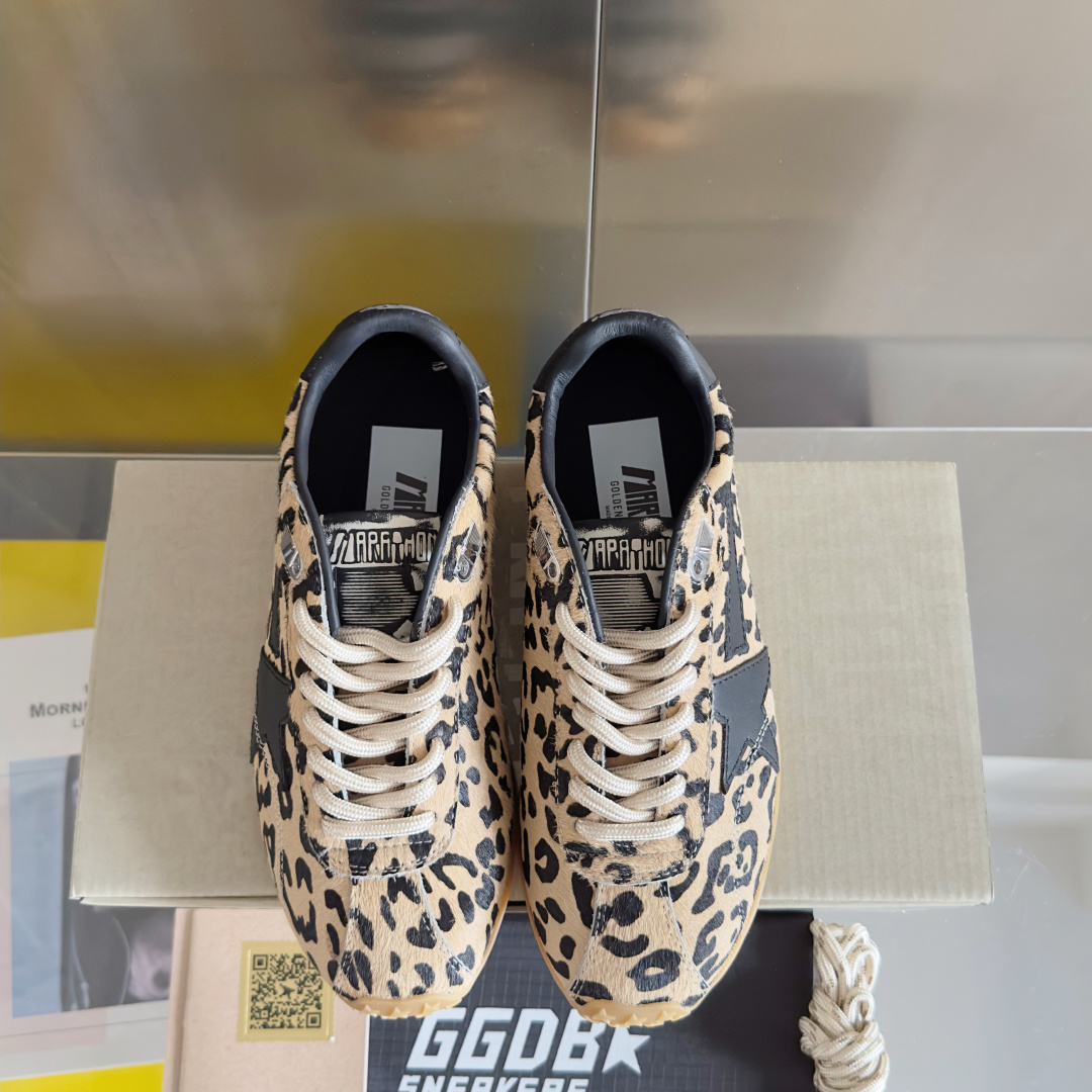 Golden Goose Female Sneakers Breathable M-s