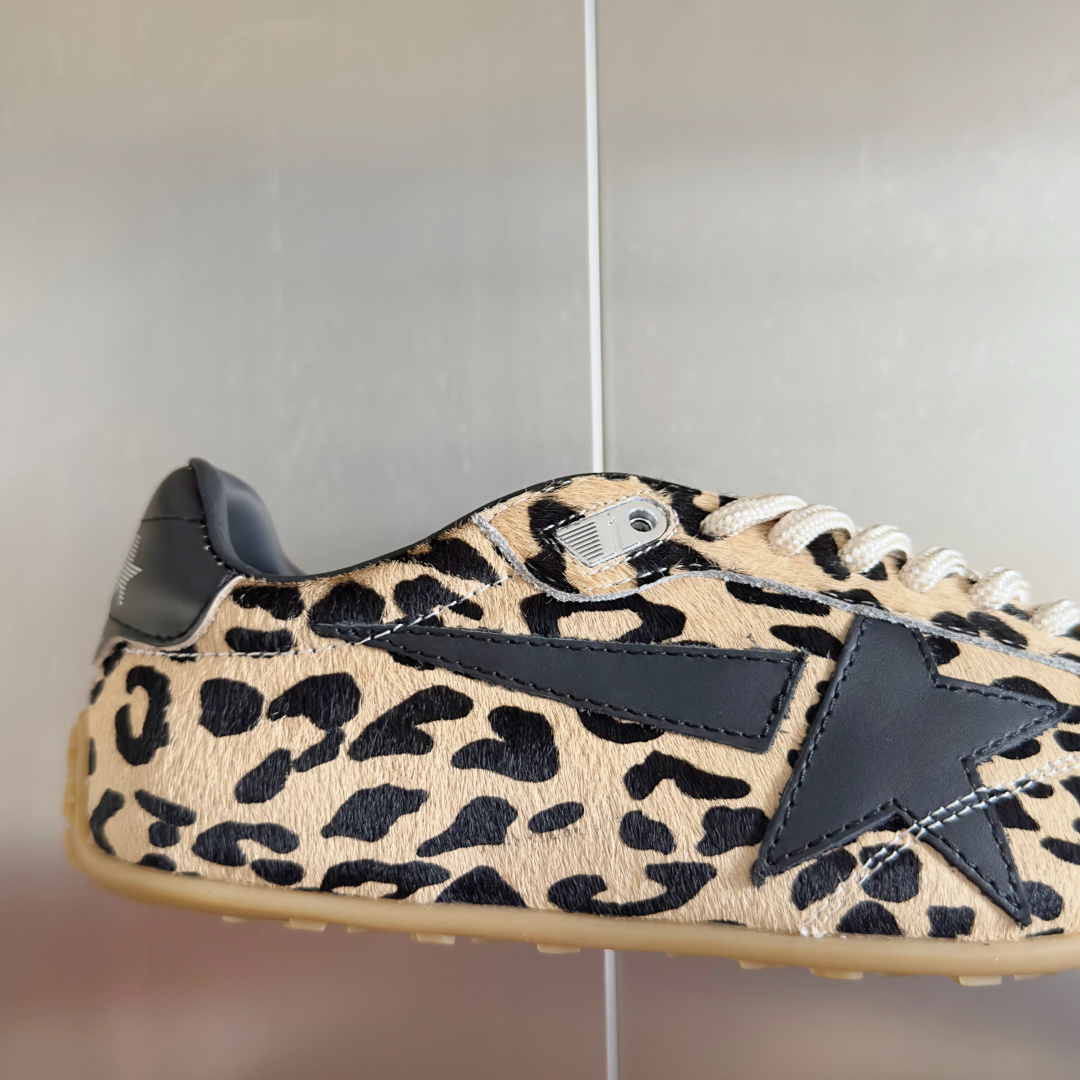 Golden Goose Female Sneakers Breathable M-s