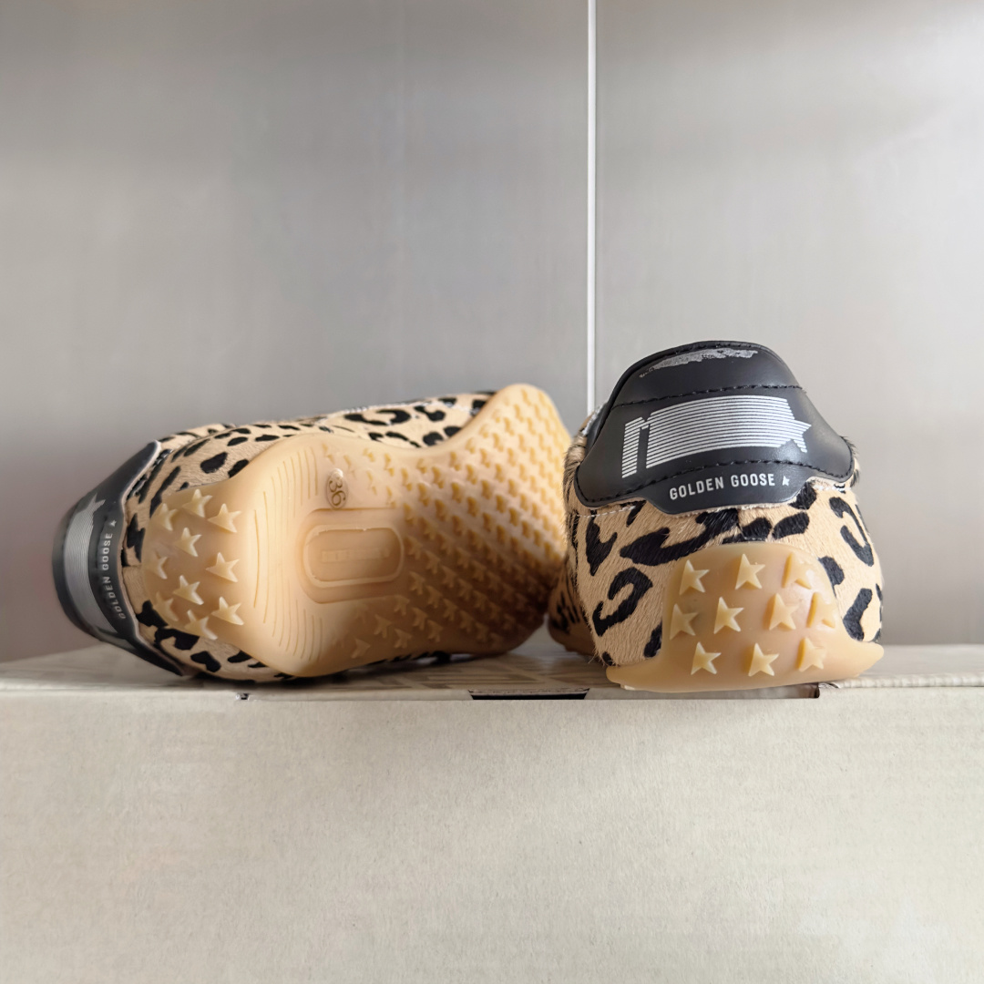 Golden Goose Female Sneakers Breathable M-s