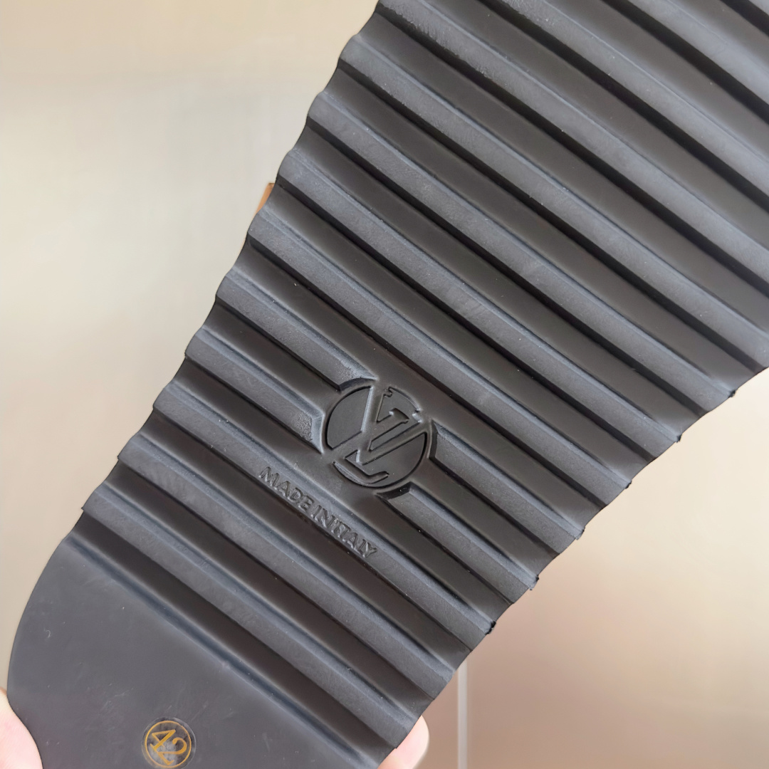 Louis Vuitton Male Slippers M-l-s