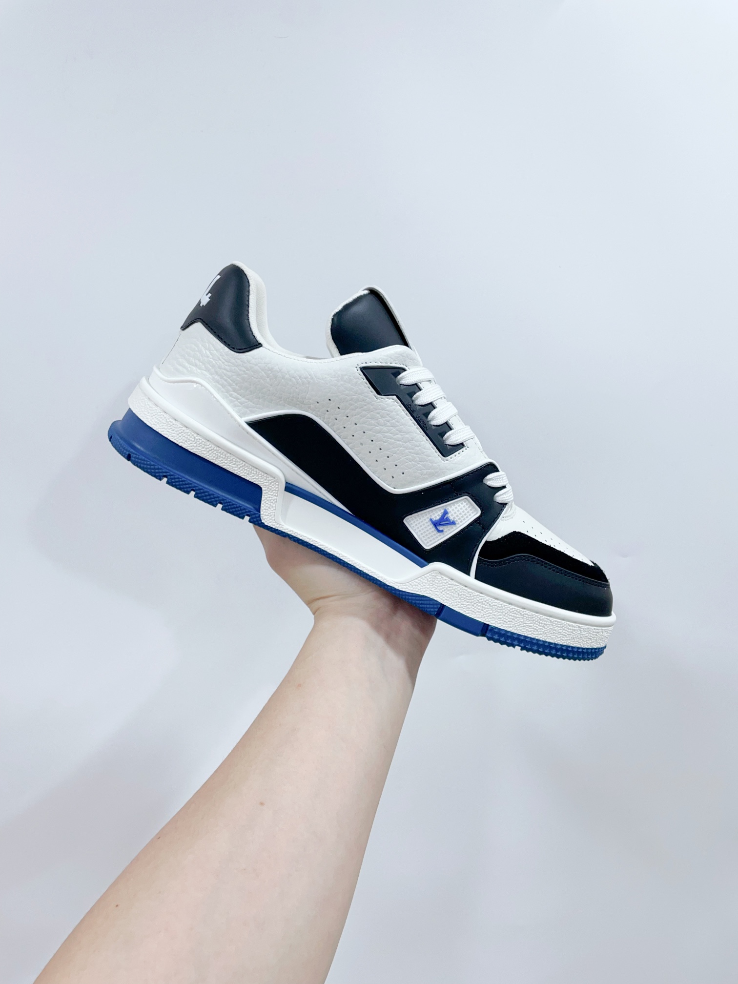 Louis Vuitton Male Sneakers M-l