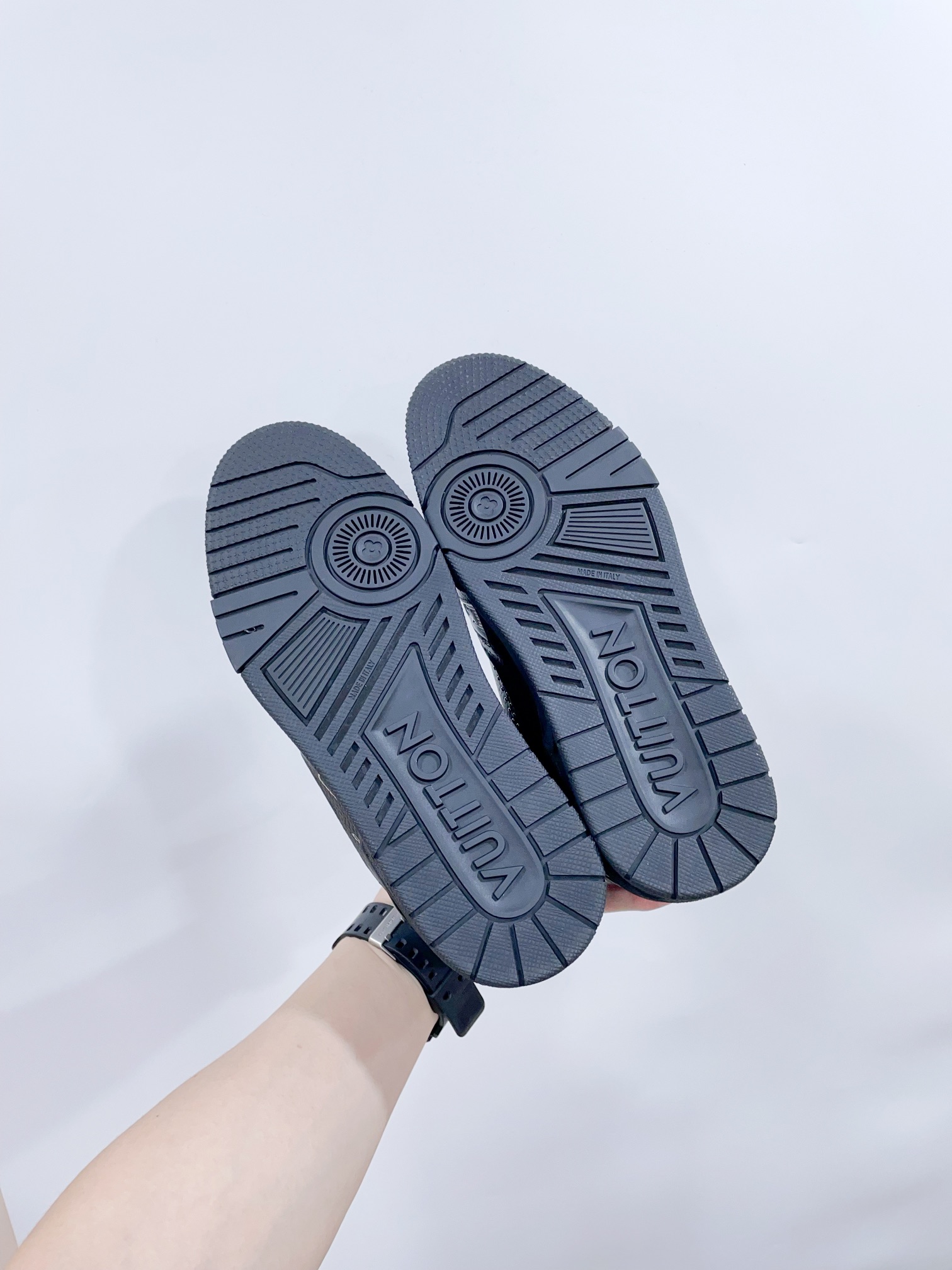 Louis Vuitton Sneakers M-l