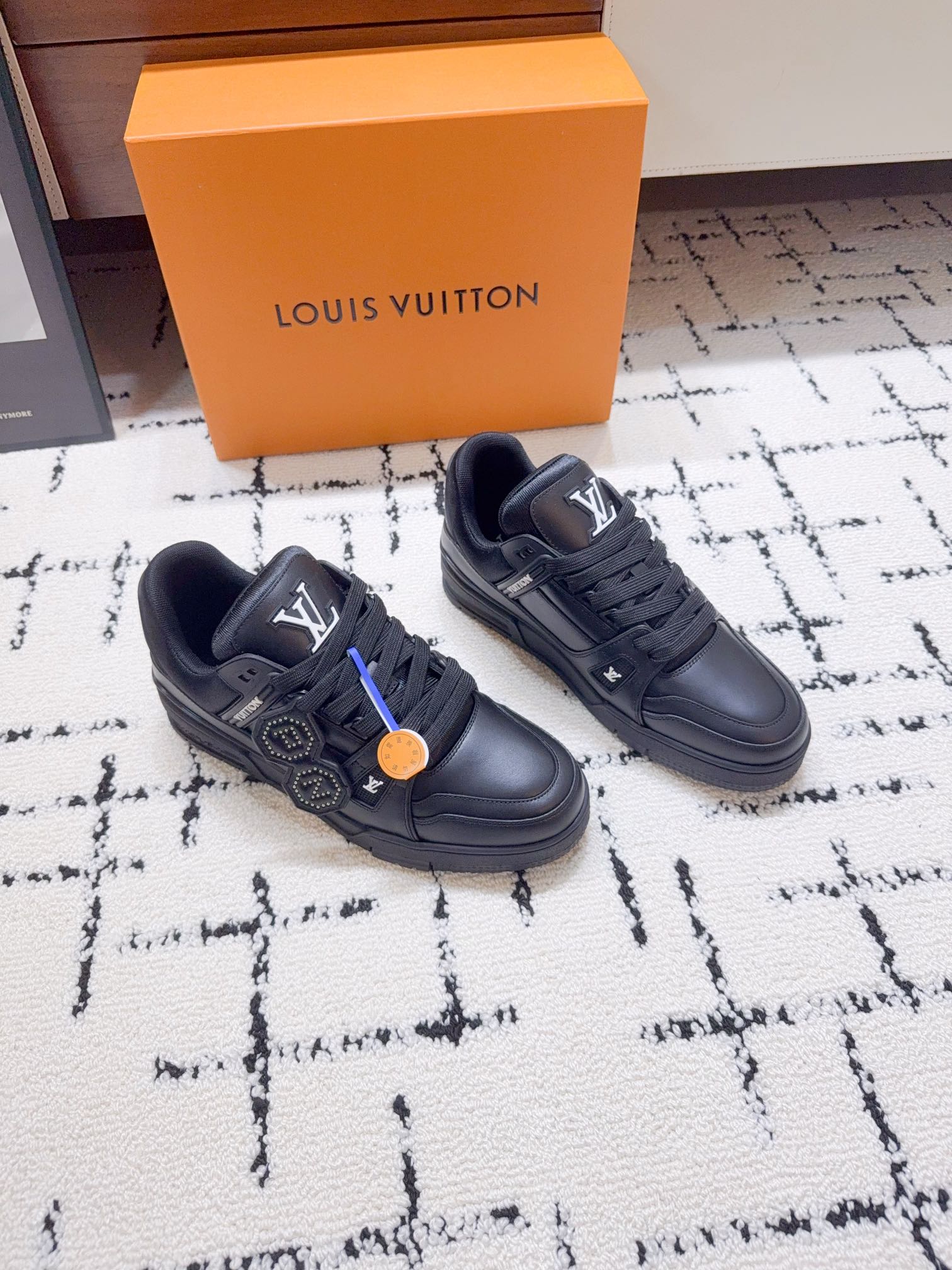 Louis Vuitton Male Sneakers M-l-s