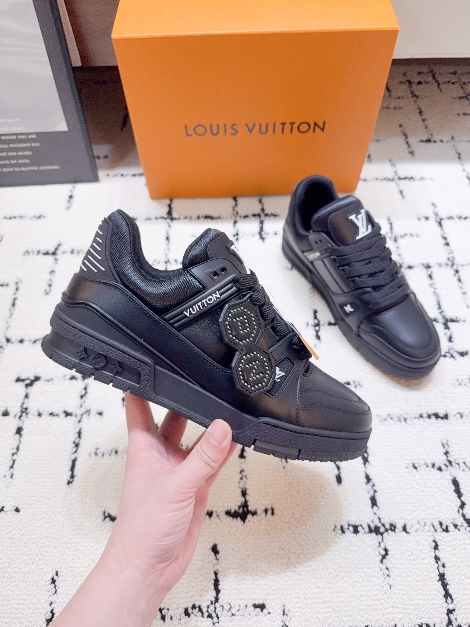 Louis Vuitton Male Sneakers M-l-s