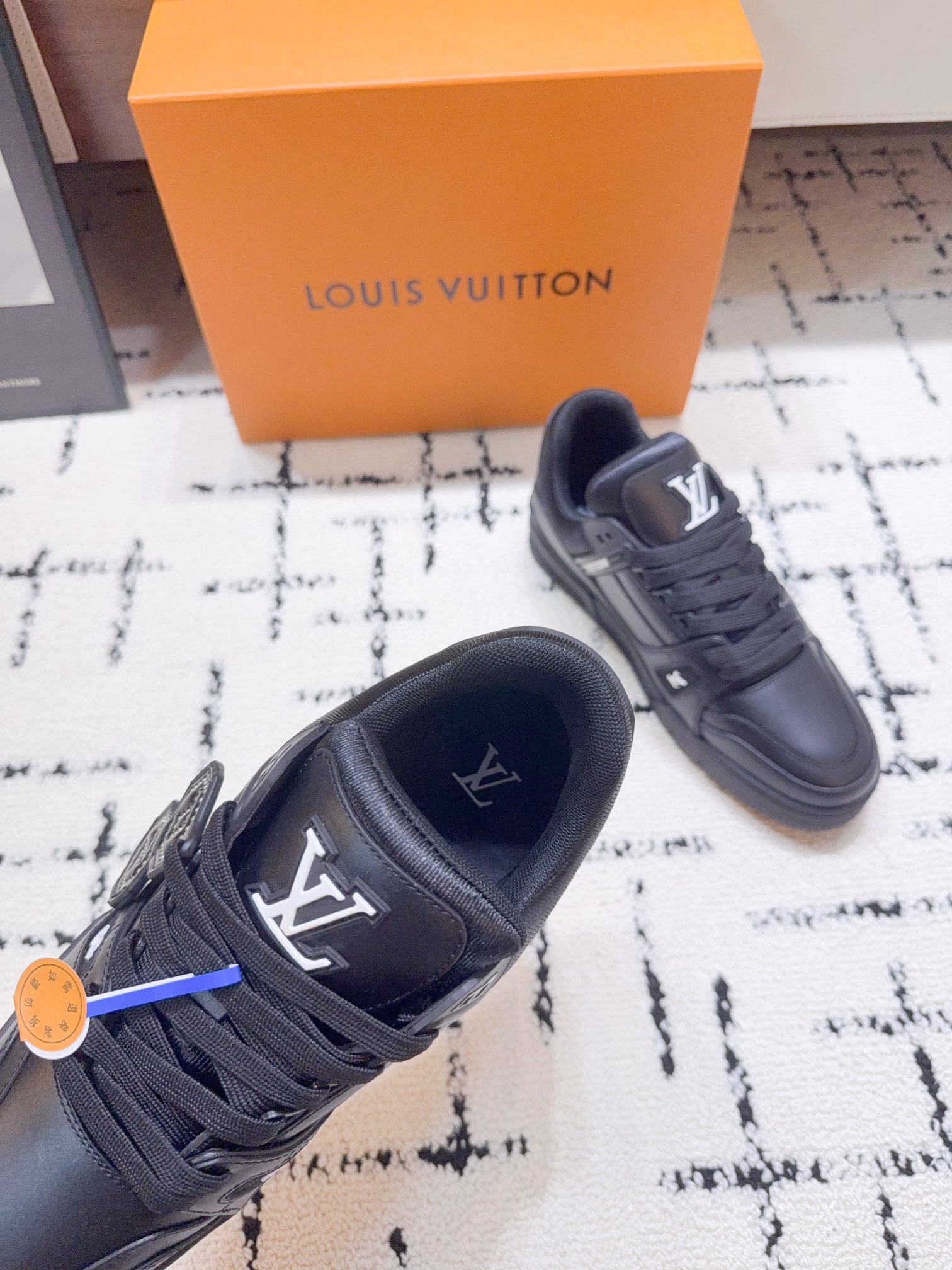 Louis Vuitton Male Sneakers M-l-s