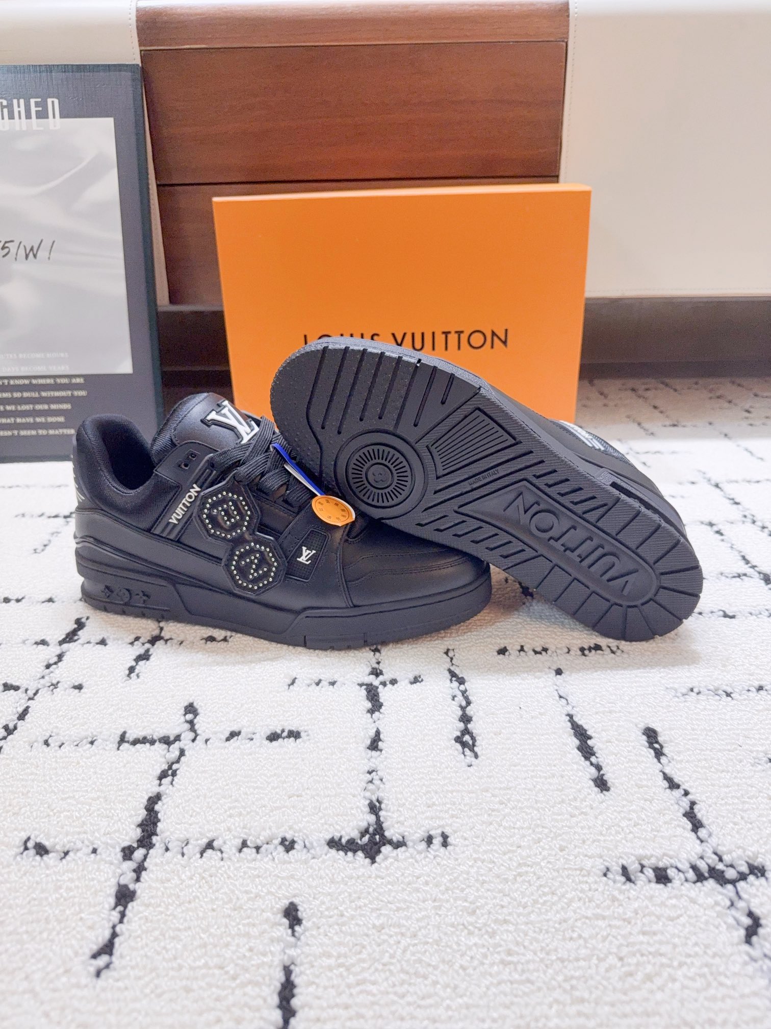Louis Vuitton Male Sneakers M-l-s
