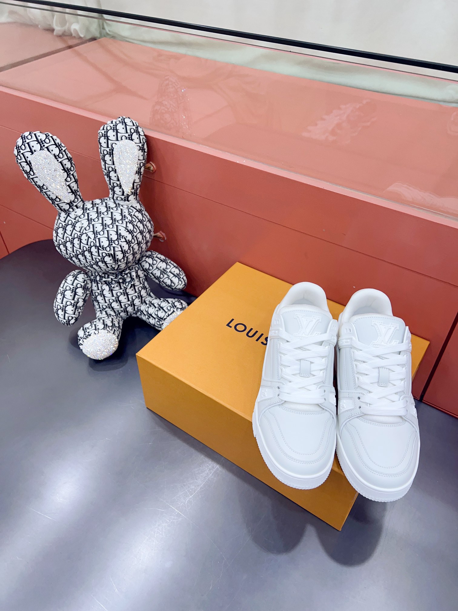Louis Vuitton Male Sneakers M-l