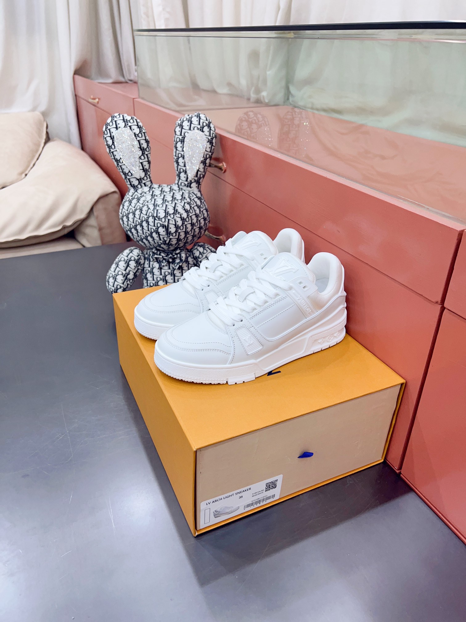 Louis Vuitton Male Sneakers M-l