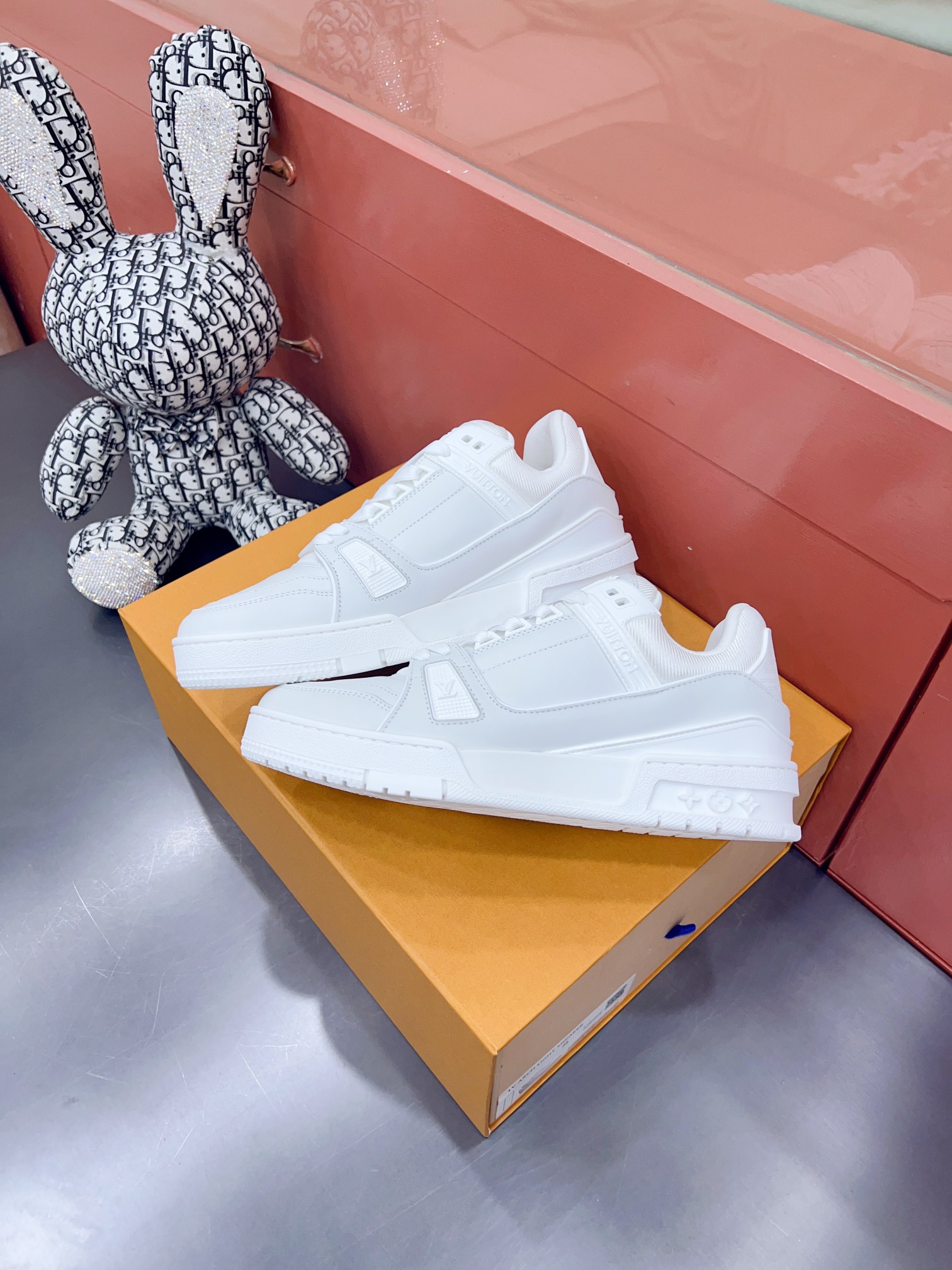 Louis Vuitton Male Sneakers M-l