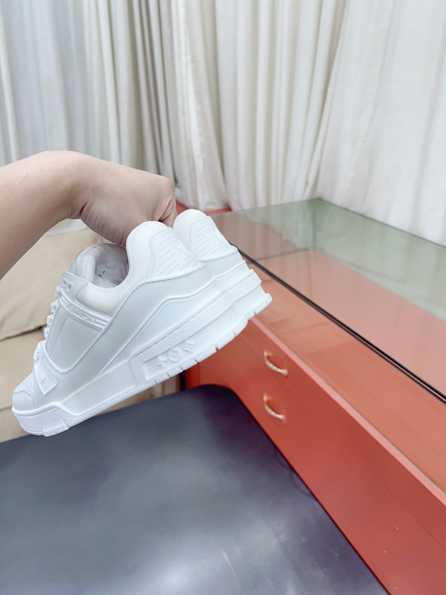 Louis Vuitton Male Sneakers M-l