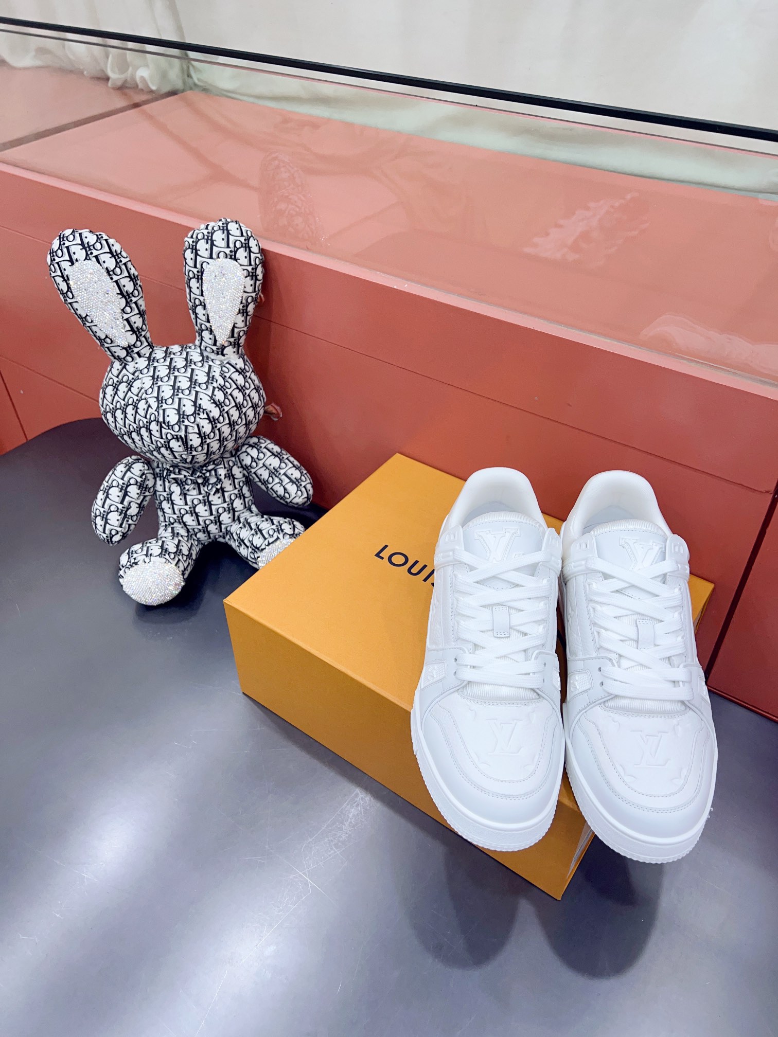 Louis Vuitton Male Sneakers M-l