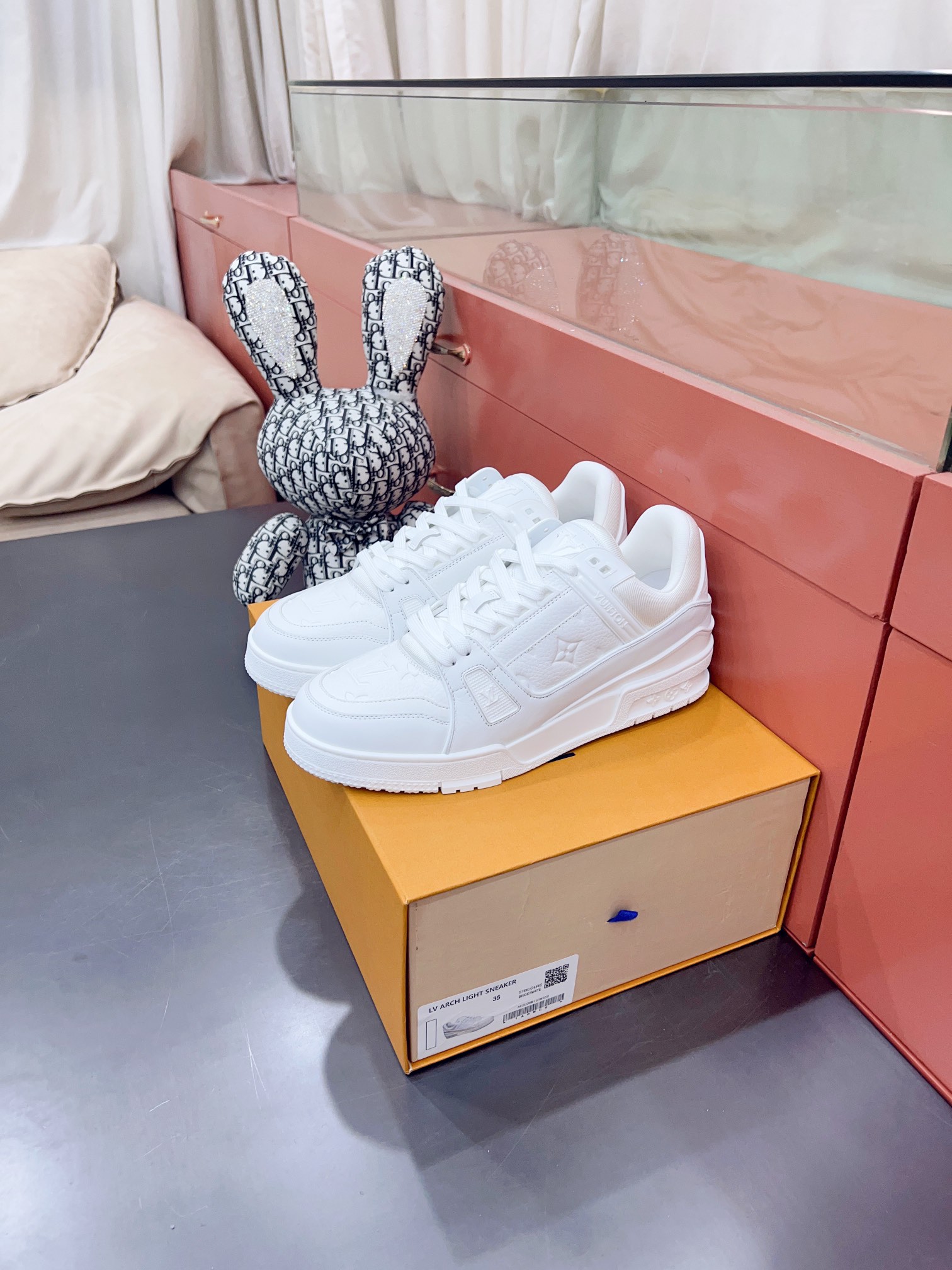 Louis Vuitton Male Sneakers M-l