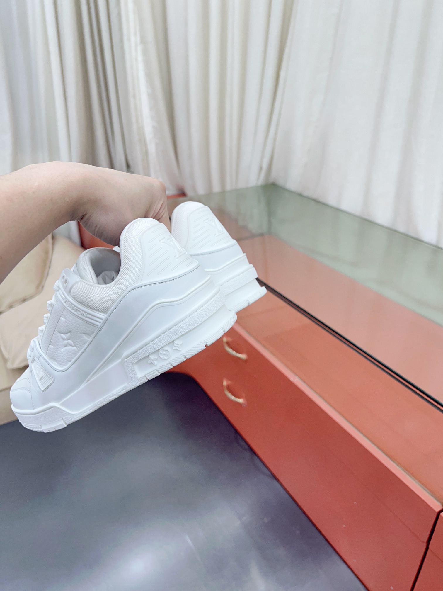 Louis Vuitton Male Sneakers M-l